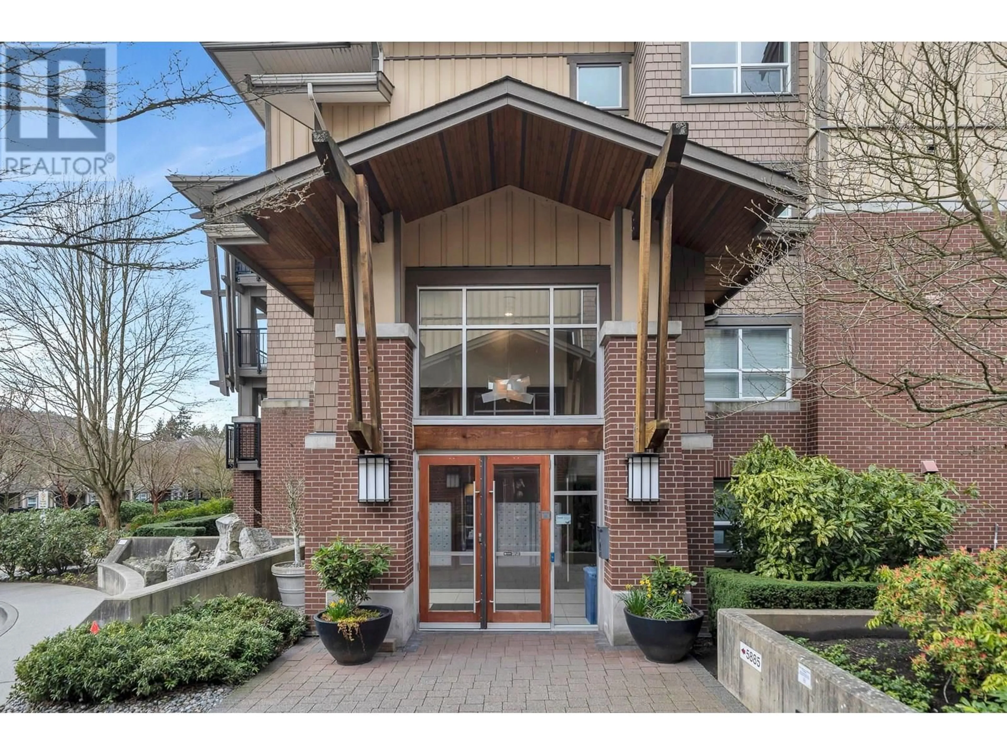 Indoor entryway for 302 - 5885 IRMIN STREET, Burnaby British Columbia V5J0C2