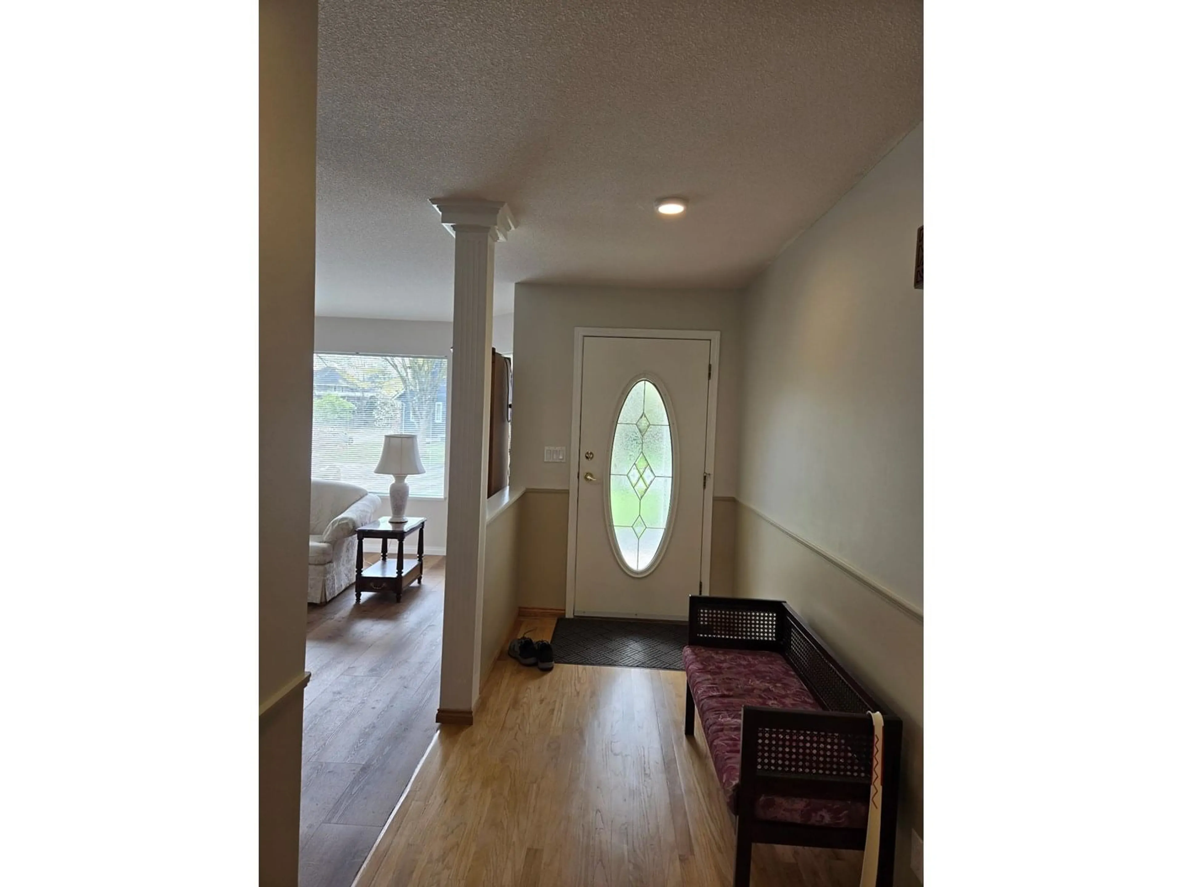 Indoor foyer for 16481 86, Surrey British Columbia V4N3G8