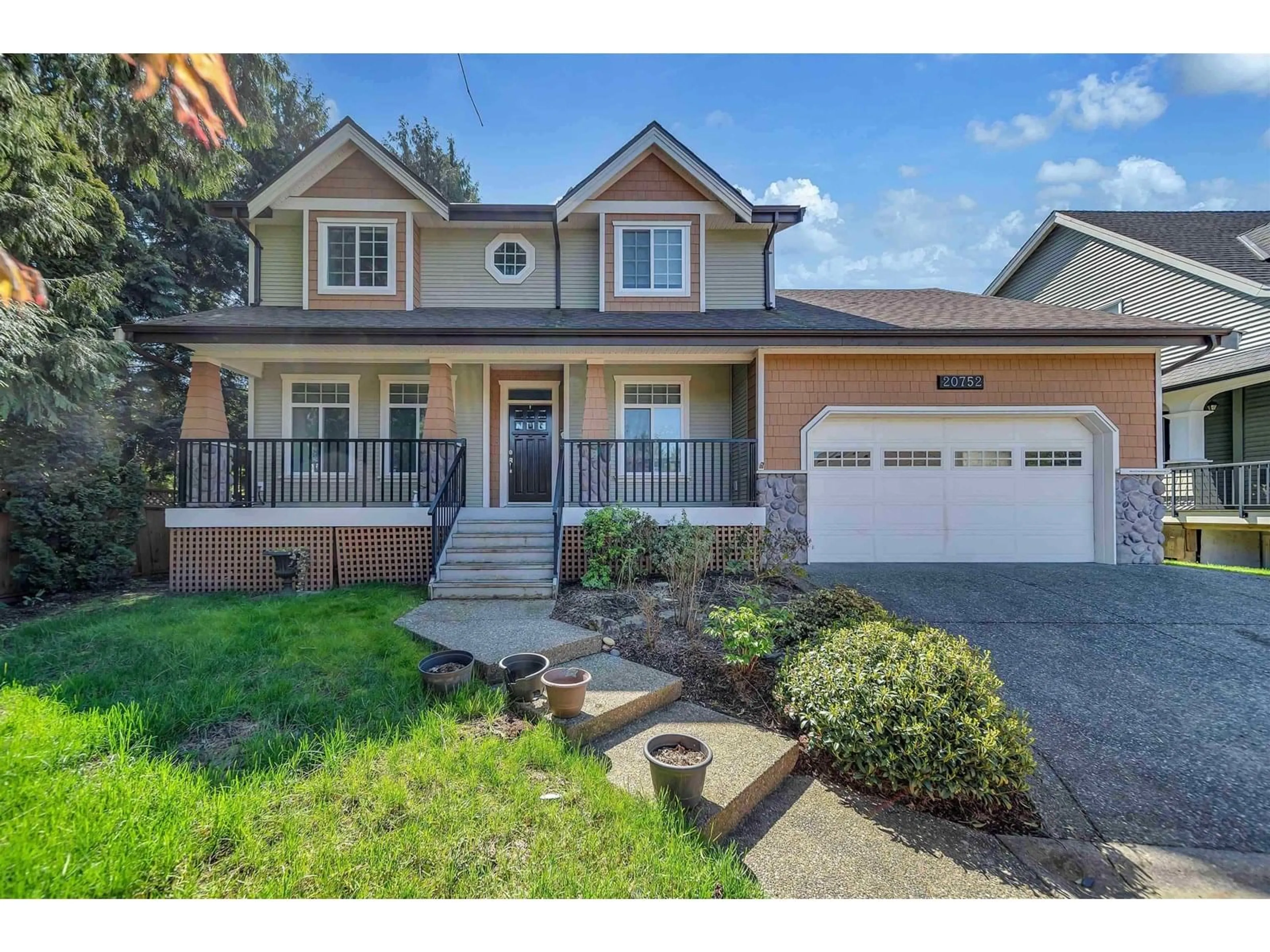 Home with vinyl exterior material, street for 20752 GRADE, Langley British Columbia V3A4K3
