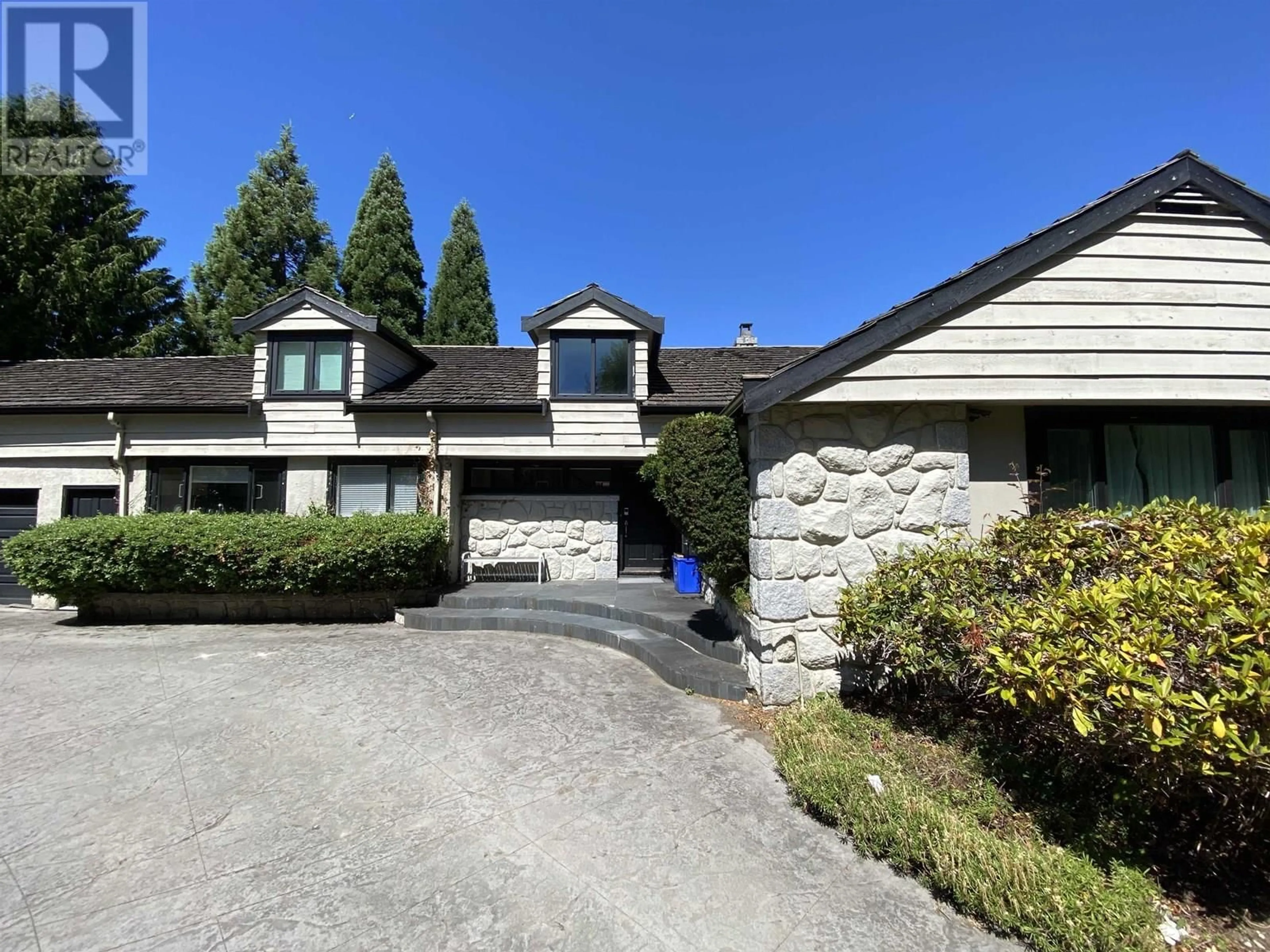 A pic from outside/outdoor area/front of a property/back of a property/a pic from drone, street for 5975 CHANCELLOR BOULEVARD, Vancouver British Columbia V6T1E6