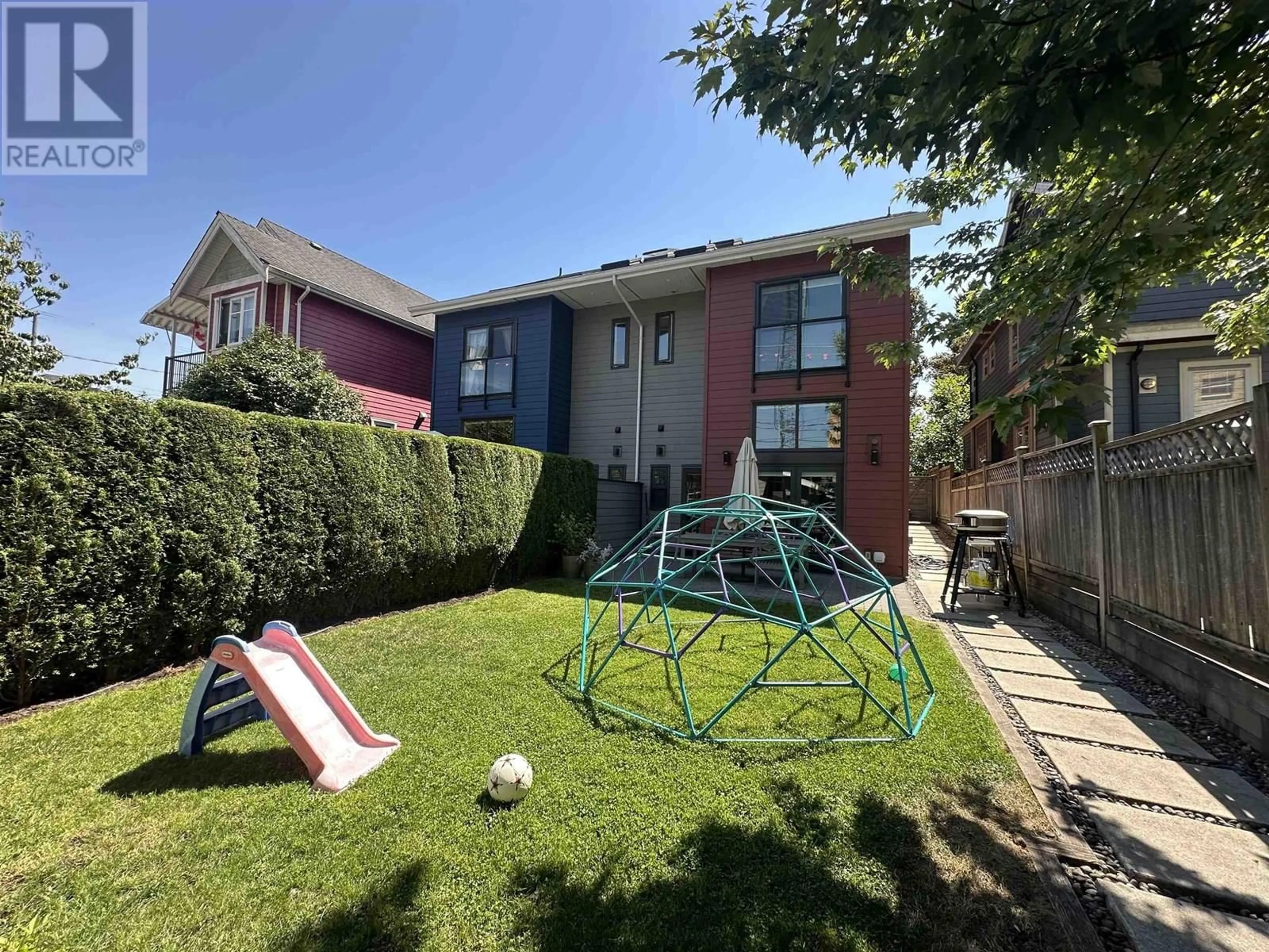A pic from outside/outdoor area/front of a property/back of a property/a pic from drone, street for 2073 PENDER STREET, Vancouver British Columbia V5L1X1