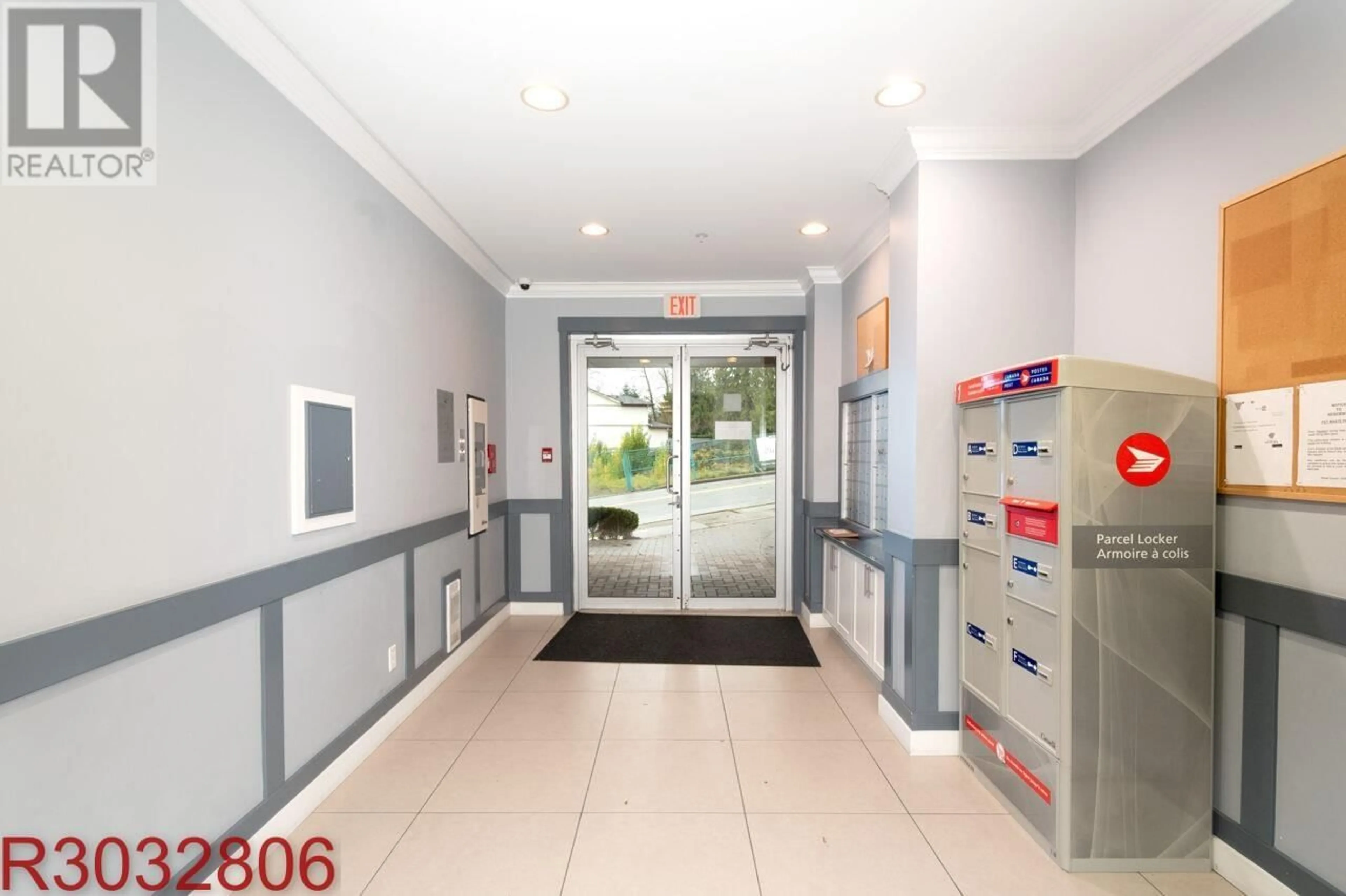 Indoor foyer for 301 - 11580 223 STREET, Maple Ridge British Columbia V2X9H1