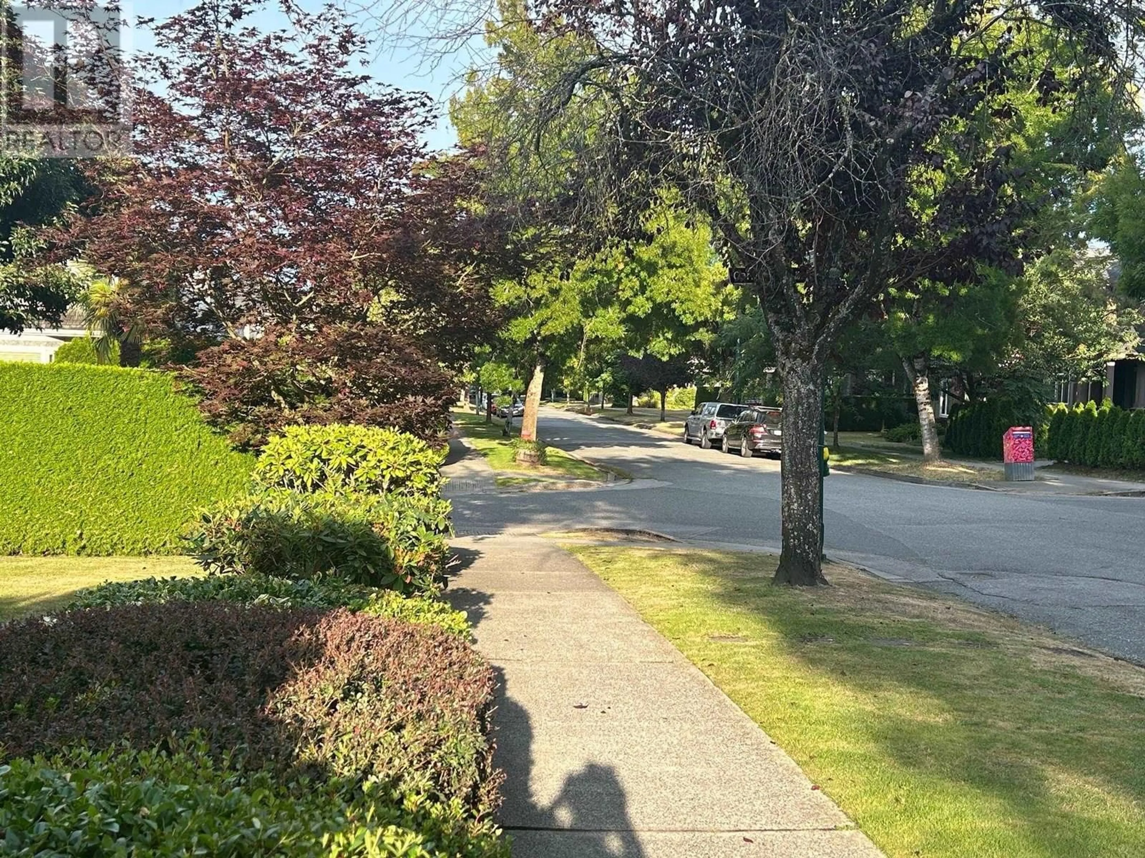 A pic from outside/outdoor area/front of a property/back of a property/a pic from drone, street for 3021 21ST AVENUE, Vancouver British Columbia V6L1K9