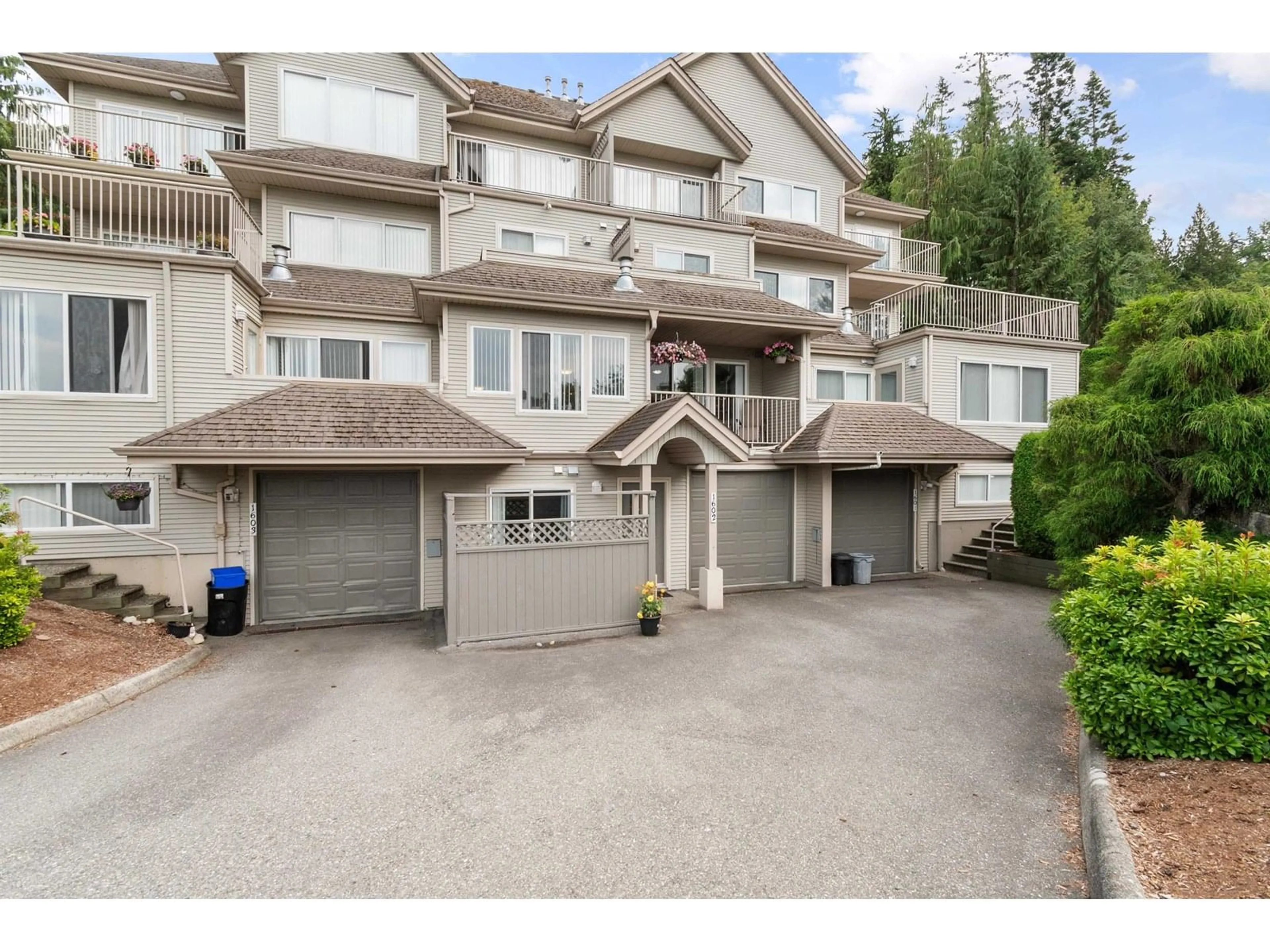 A pic from outside/outdoor area/front of a property/back of a property/a pic from drone, street for 1602 - 5260 GOLDSPRING PLACE, Chilliwack British Columbia V2R5S5