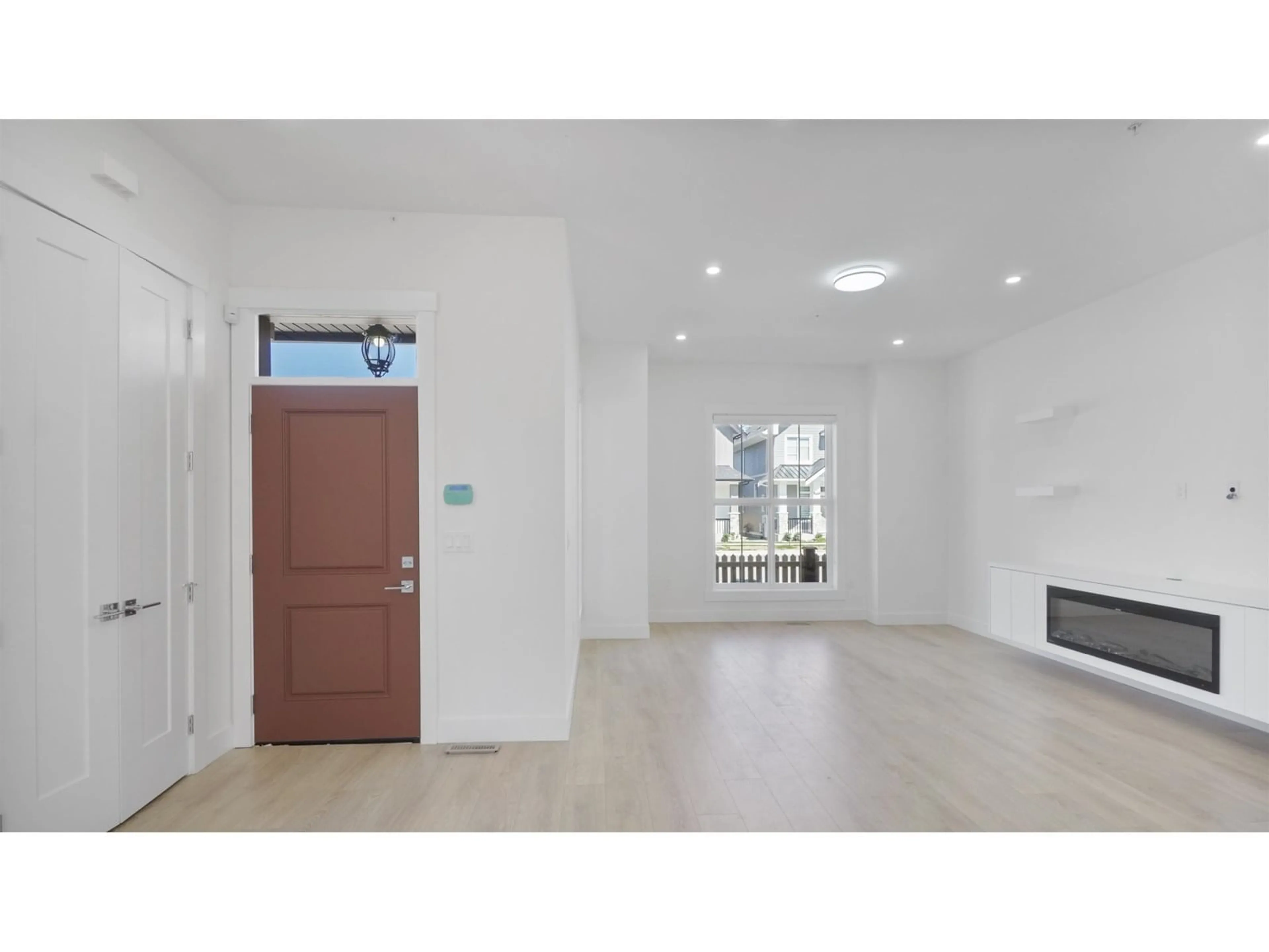 Indoor entryway for 20510 76, Langley British Columbia V2Y3S8