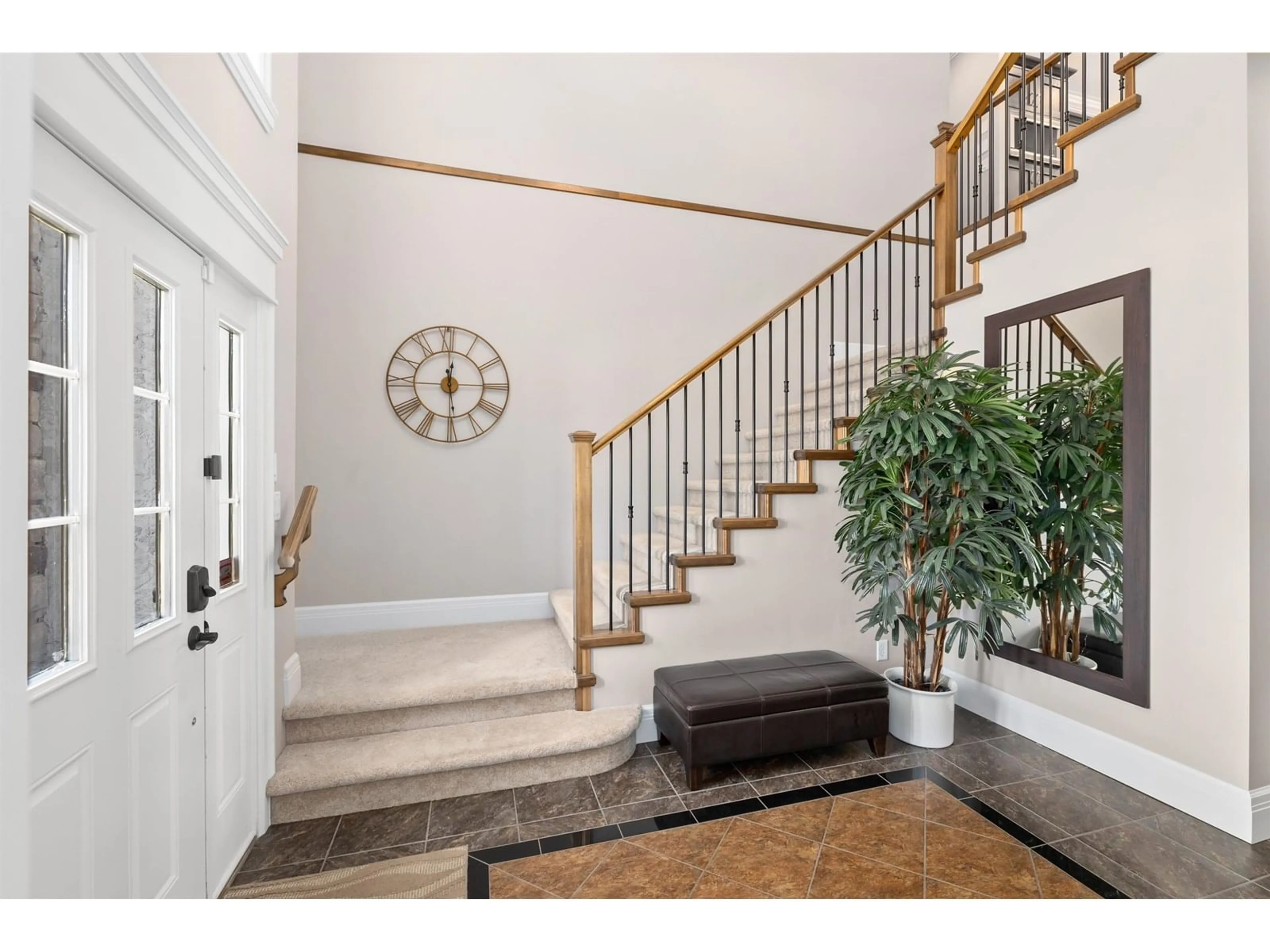 Indoor entryway for 47088 SYLVAN DRIVE, Chilliwack British Columbia V2R0P3