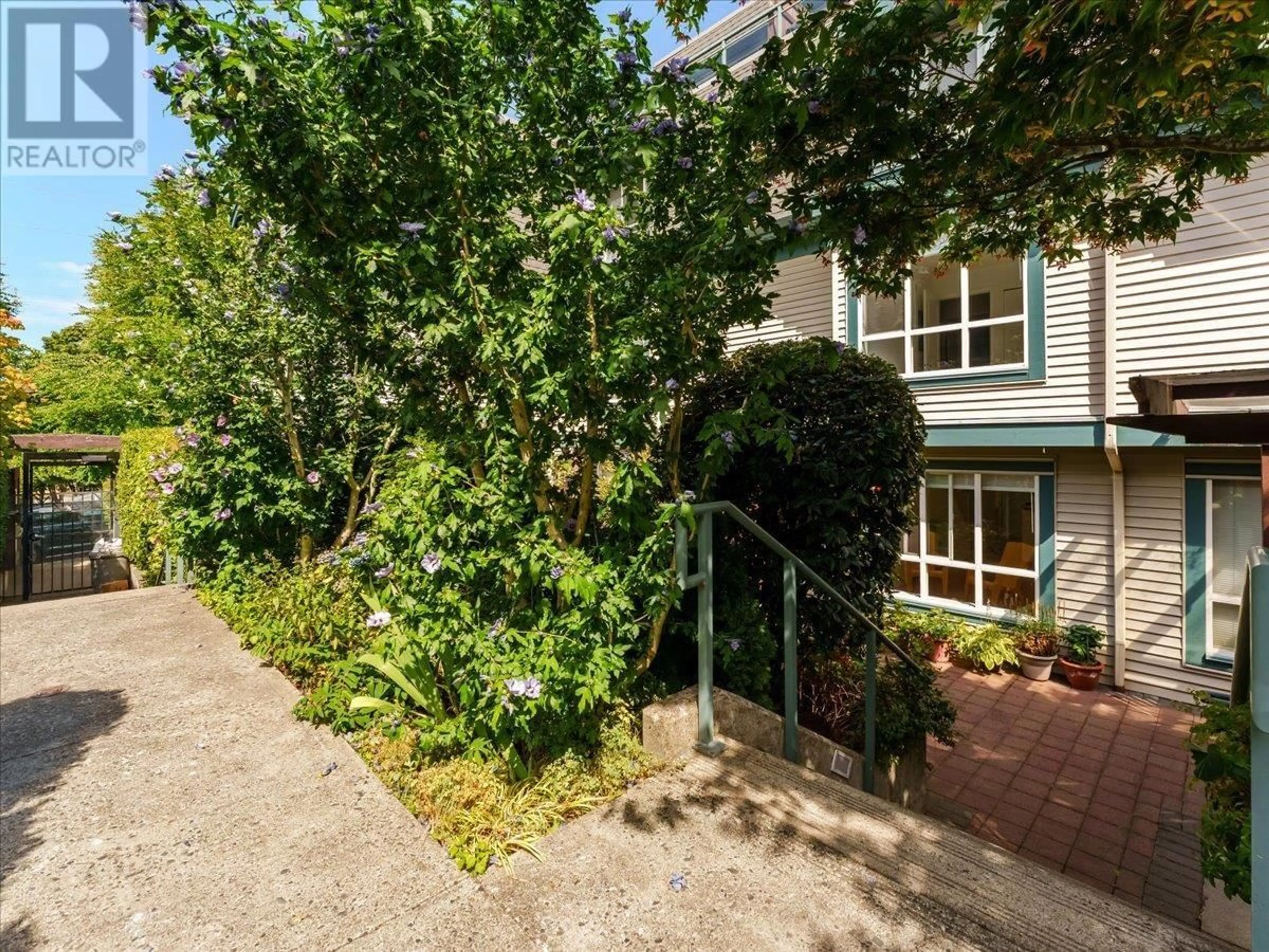 A pic from outside/outdoor area/front of a property/back of a property/a pic from drone, street for 12 - 288 ST. DAVIDS AVENUE, North Vancouver British Columbia V7L4X2