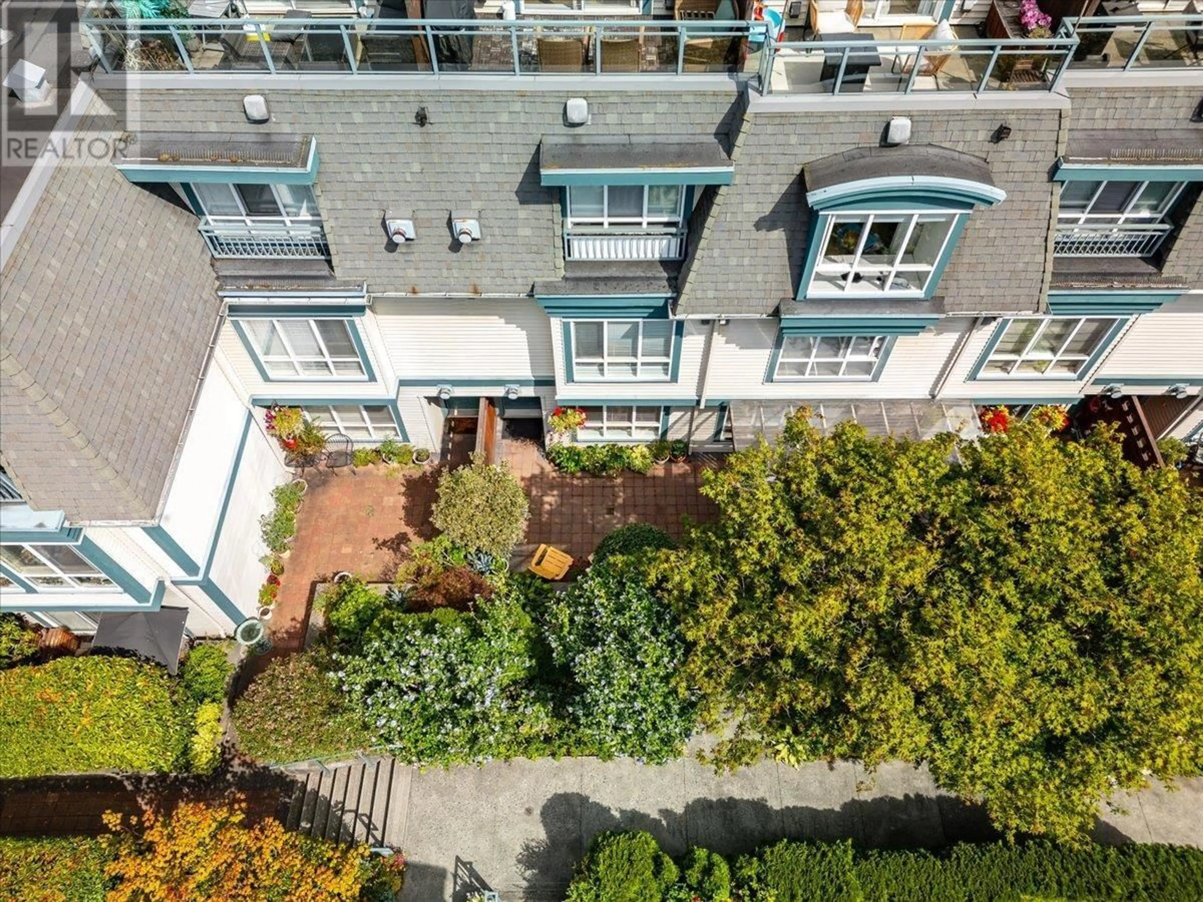 A pic from outside/outdoor area/front of a property/back of a property/a pic from drone, city buildings view from balcony for 12 - 288 ST. DAVIDS AVENUE, North Vancouver British Columbia V7L4X2
