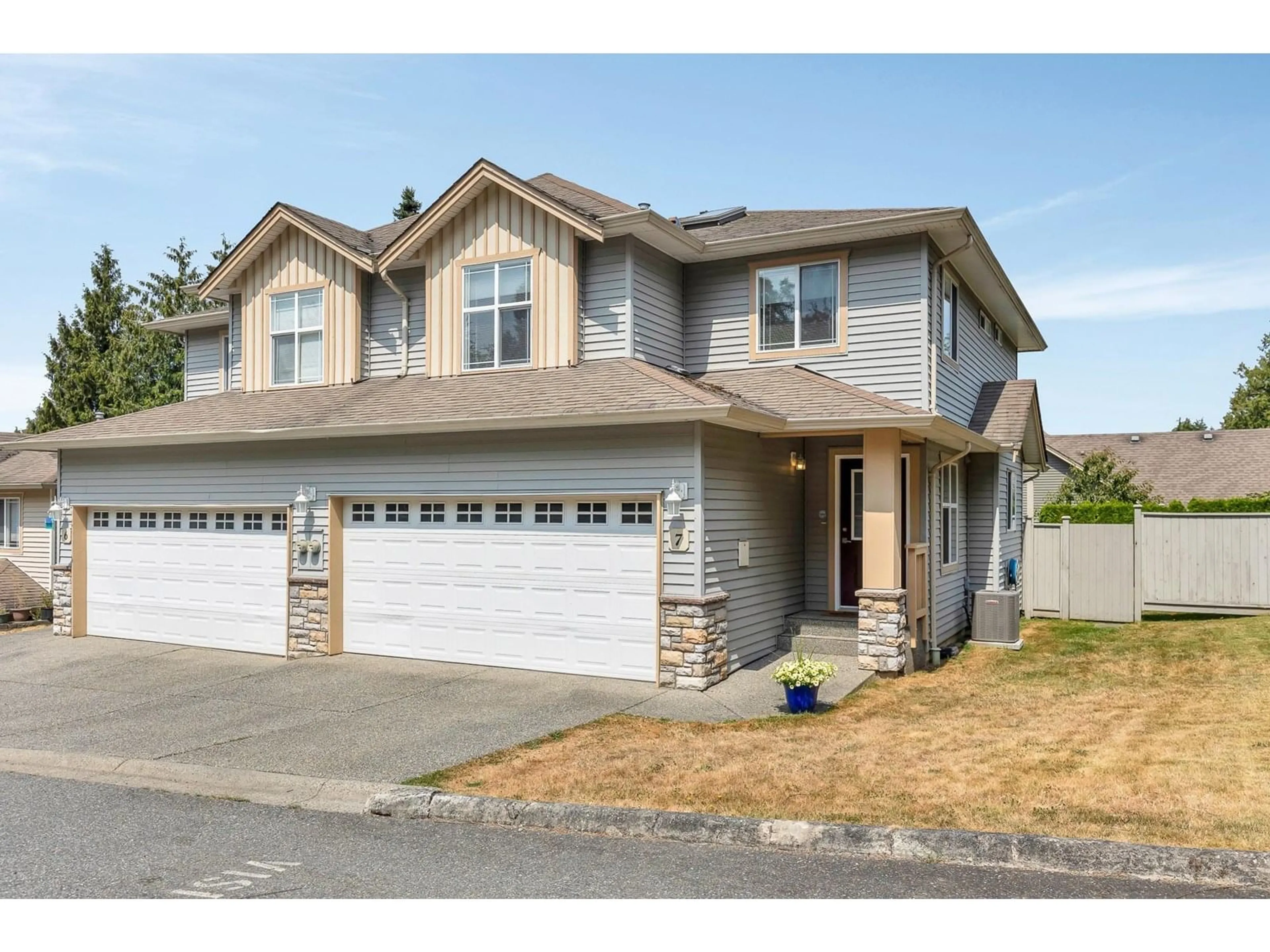 Home with vinyl exterior material, street for 7 - 46906 RUSSELL ROAD, Chilliwack British Columbia V2R5T3