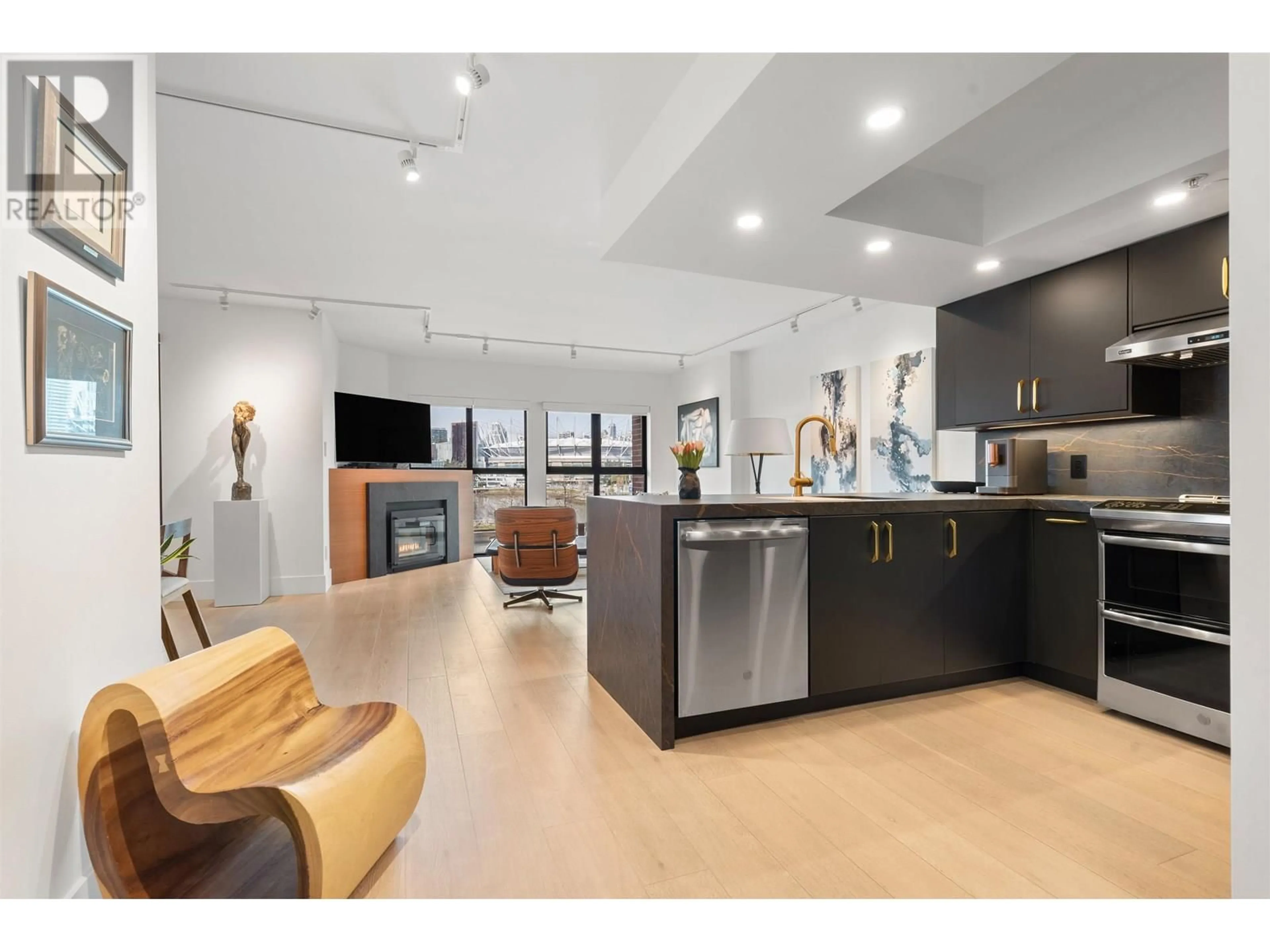Open concept kitchen, unknown for 406 - 1128 QUEBEC STREET, Vancouver British Columbia V6A4E1