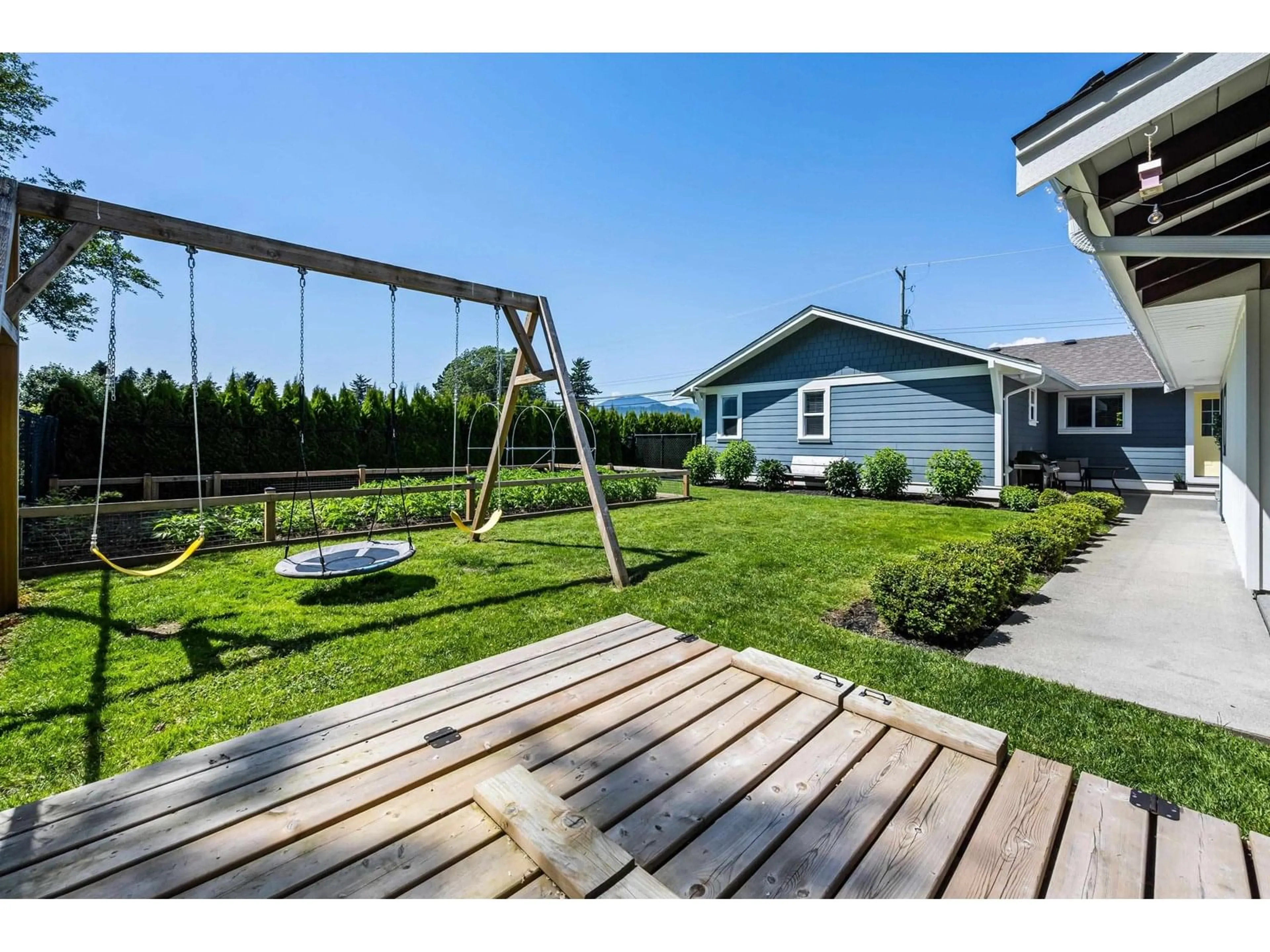 Patio, unknown for 45080 SOUTH SUMAS ROAD, Chilliwack British Columbia V2R1W5