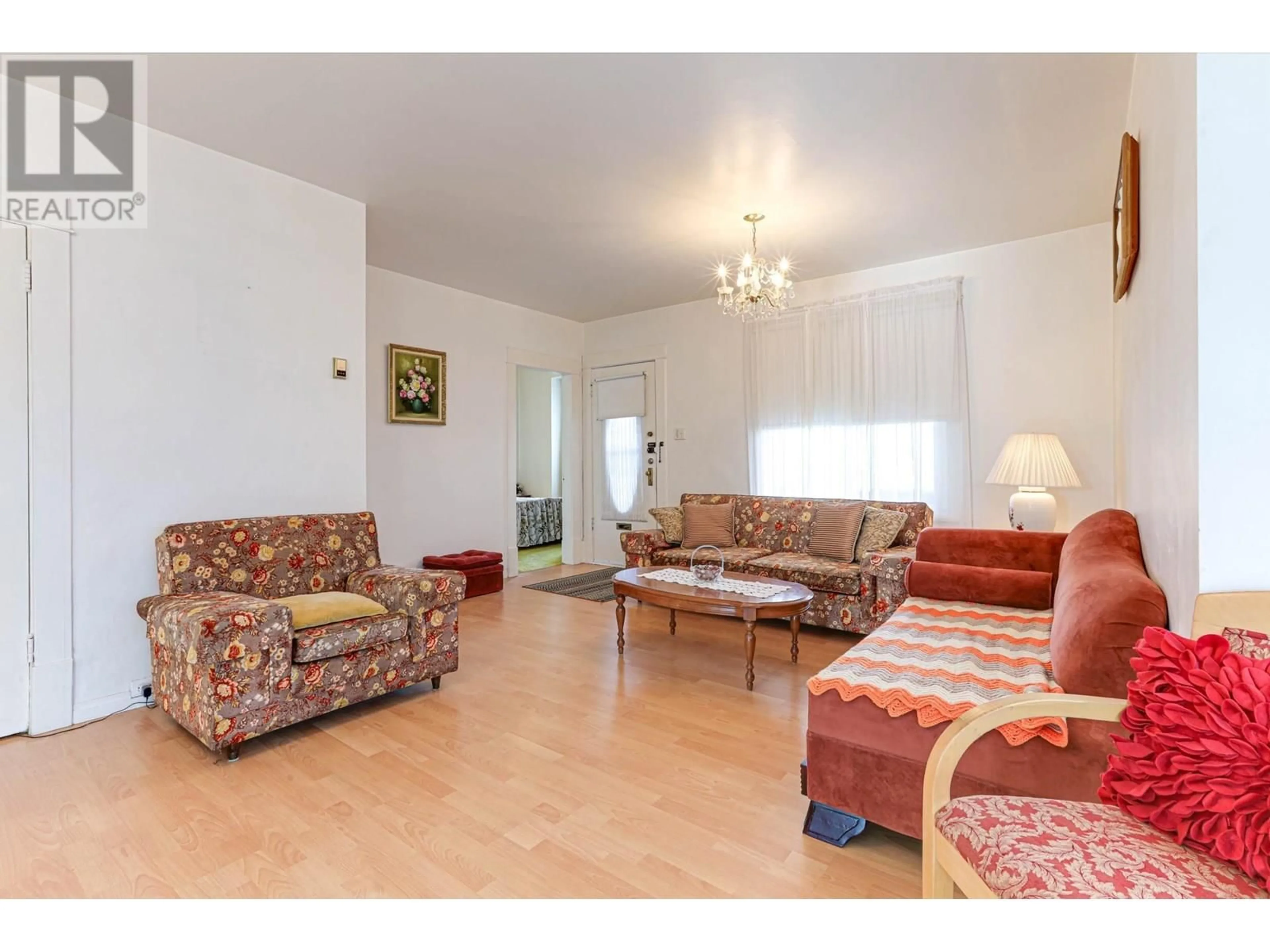 Living room with furniture, wood/laminate floor for 2828 TURNER STREET, Vancouver British Columbia V5K2G5