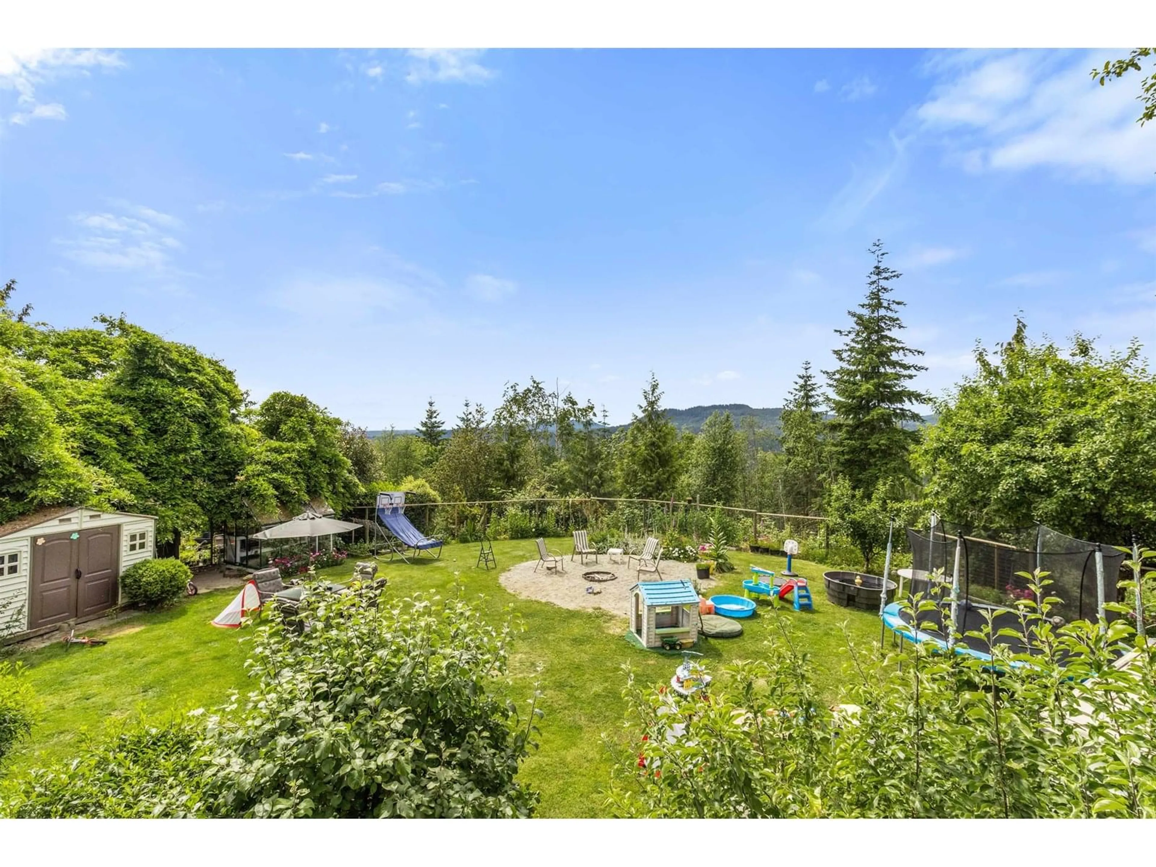 A pic from outside/outdoor area/front of a property/back of a property/a pic from drone, unknown for 11060 GREENWOOD, Mission British Columbia V4S1A9