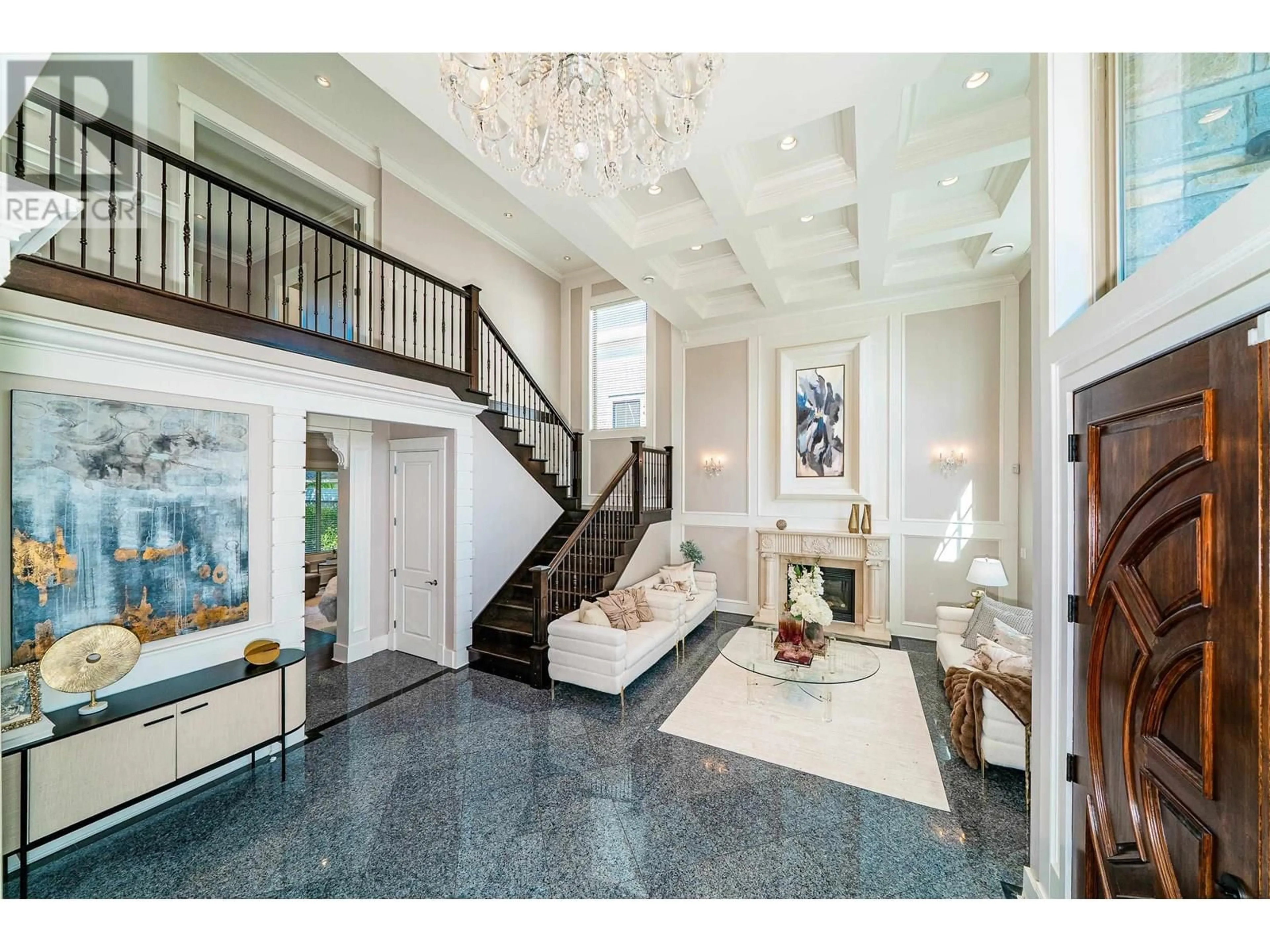 Indoor entryway for 5631 CHEMAINUS DRIVE, Richmond British Columbia V7C3B7
