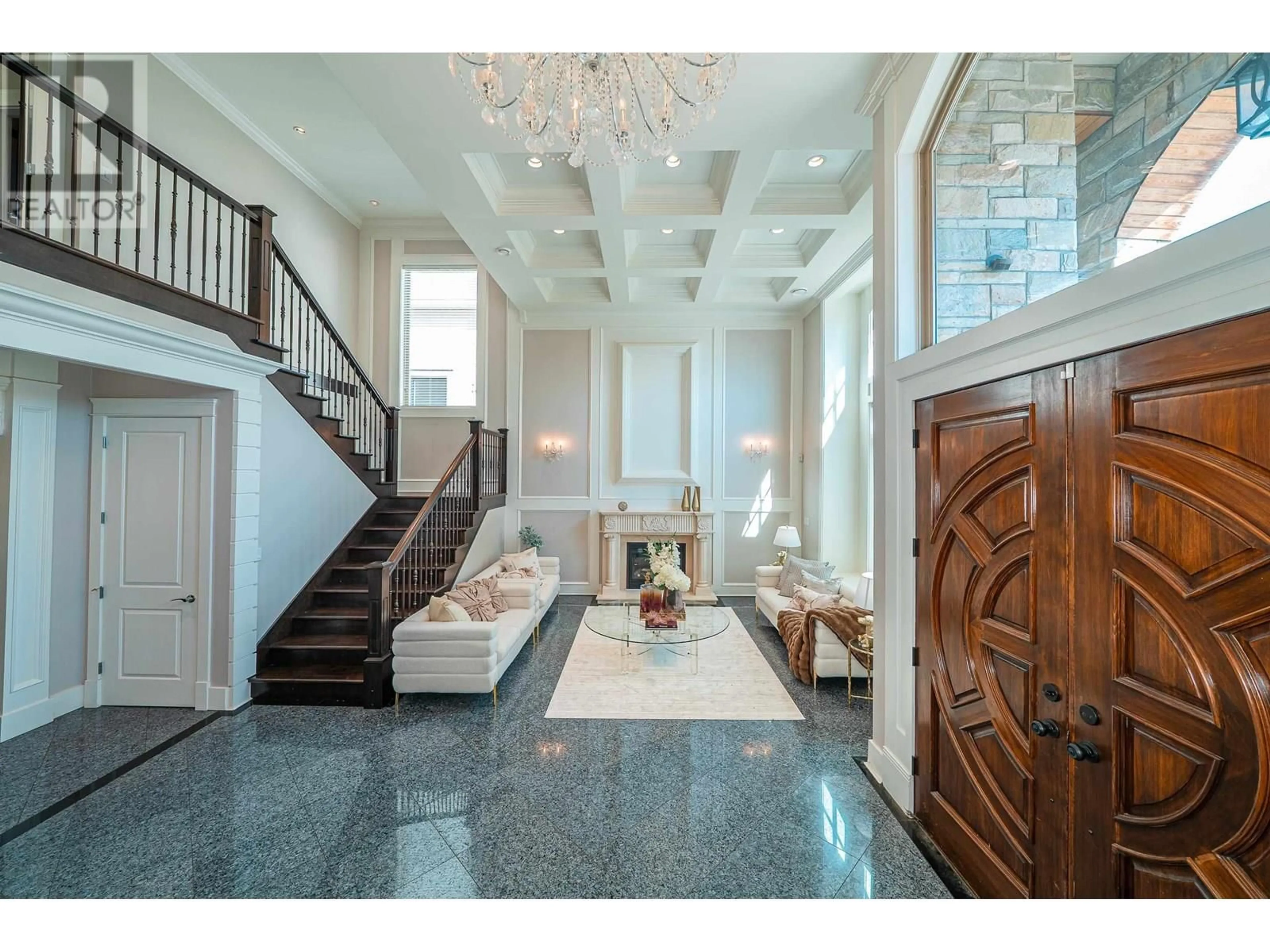 Indoor entryway for 5631 CHEMAINUS DRIVE, Richmond British Columbia V7C3B7