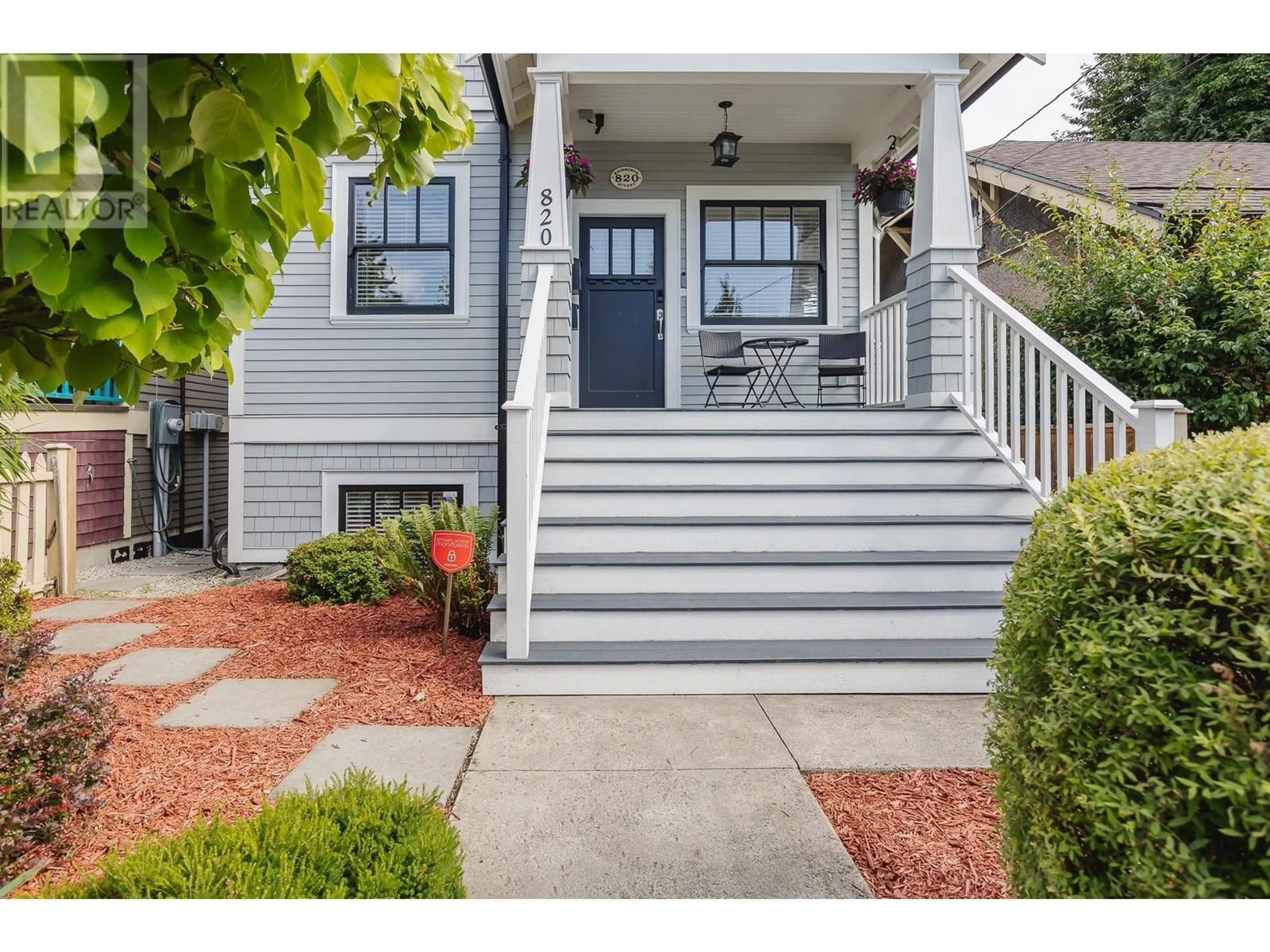 Home with vinyl exterior material, street for 820 EDINBURGH STREET, New Westminster British Columbia V3M2V3