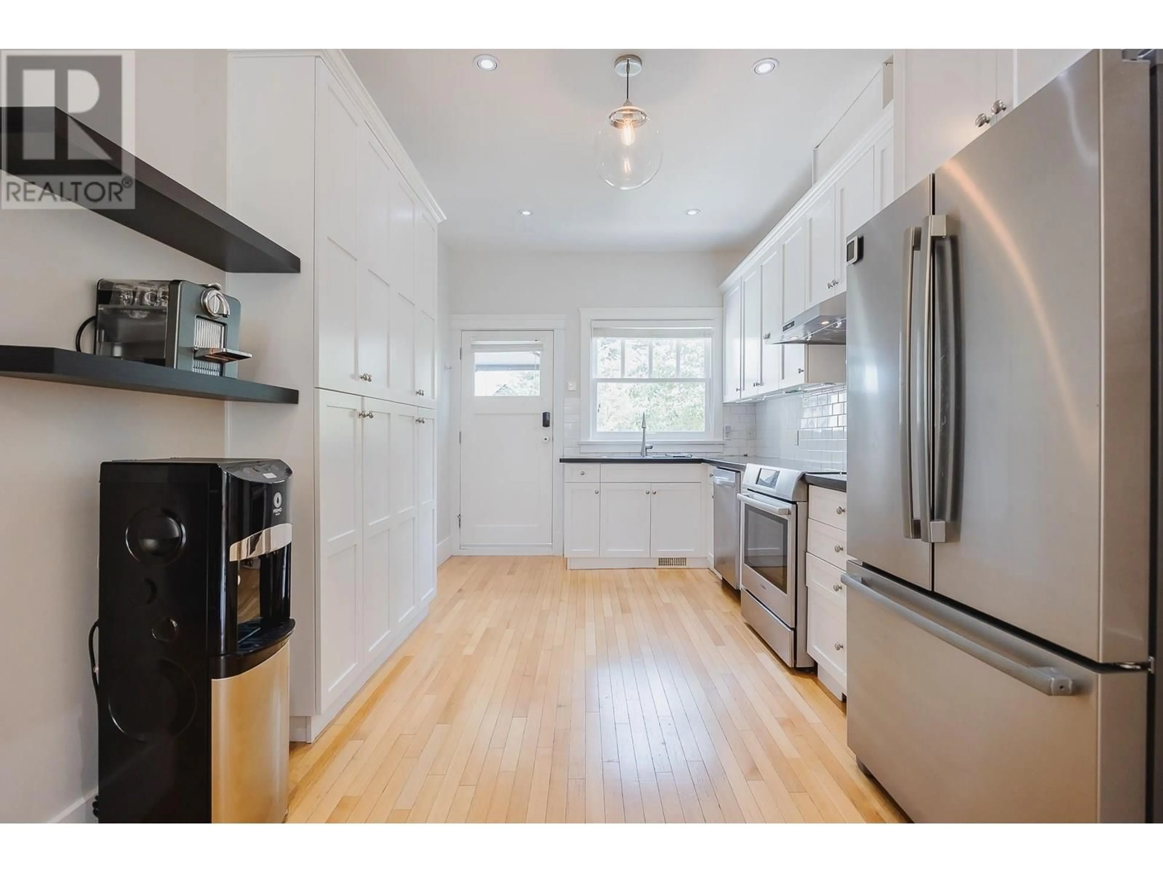 Open concept kitchen, wood/laminate floor for 820 EDINBURGH STREET, New Westminster British Columbia V3M2V3