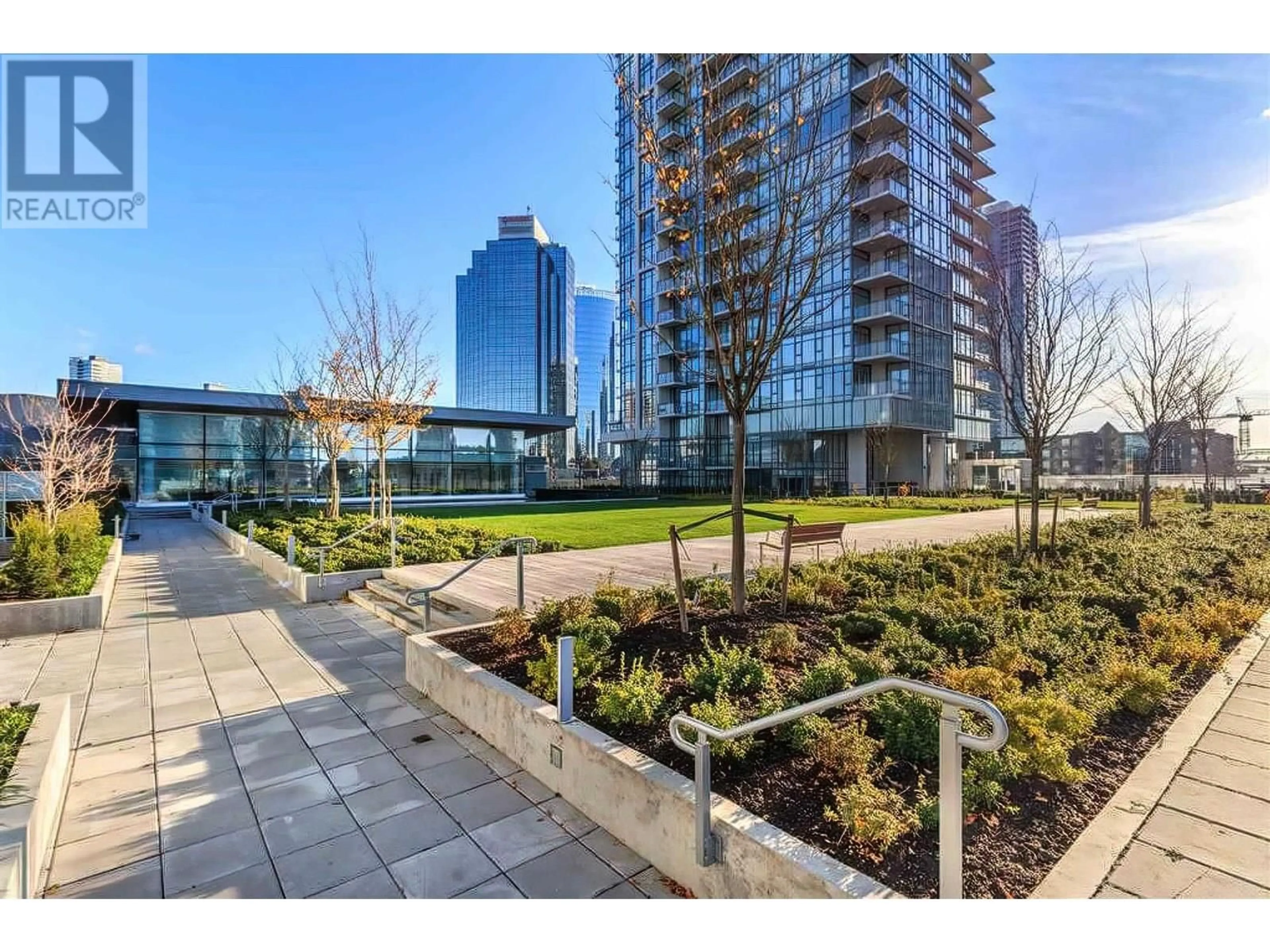 Patio, unknown for 802 - 6098 STATION STREET, Burnaby British Columbia V5H0H4