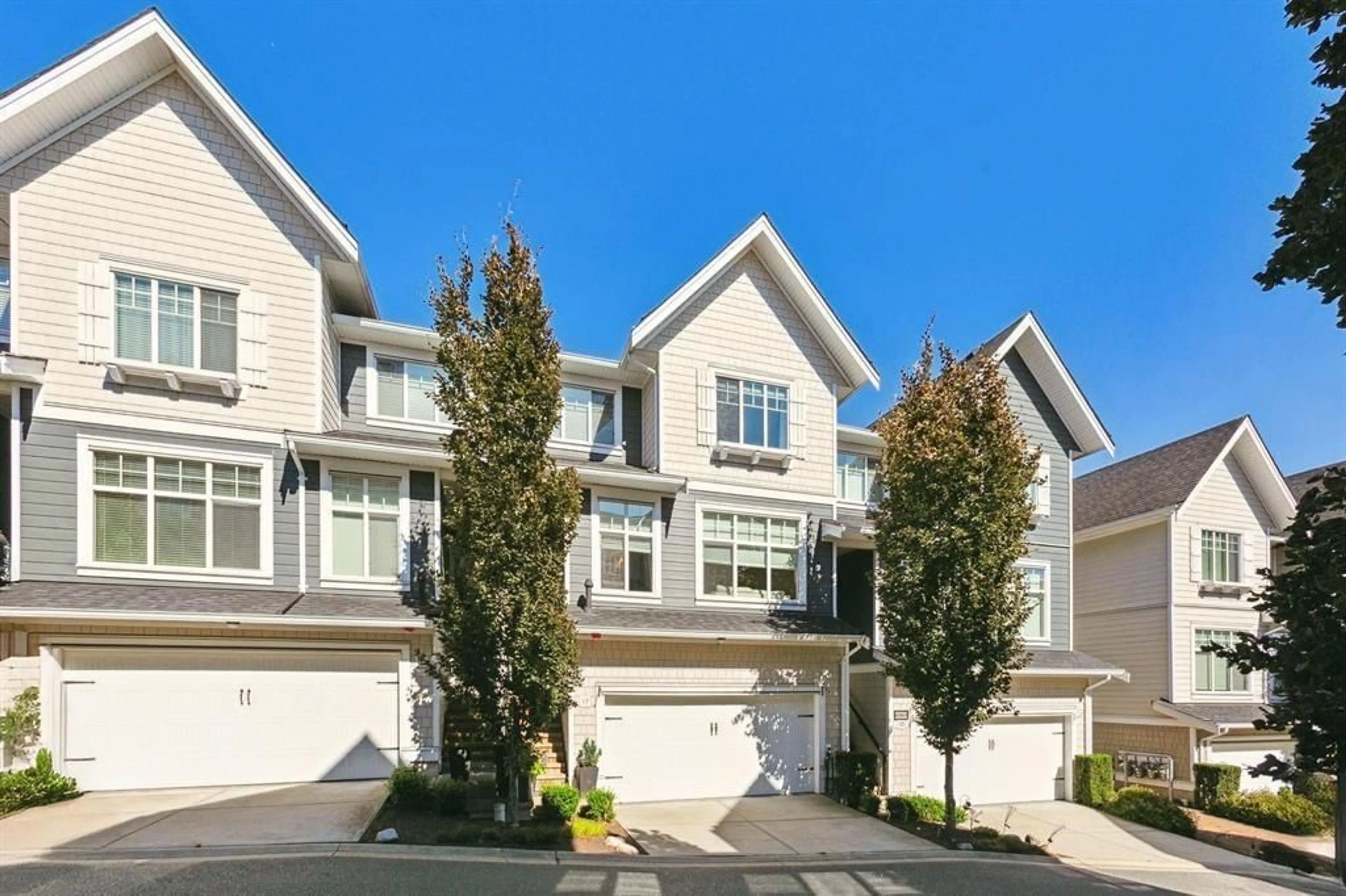 Home with vinyl exterior material, street for 18 - 19938 70, Langley British Columbia V2Y0R1