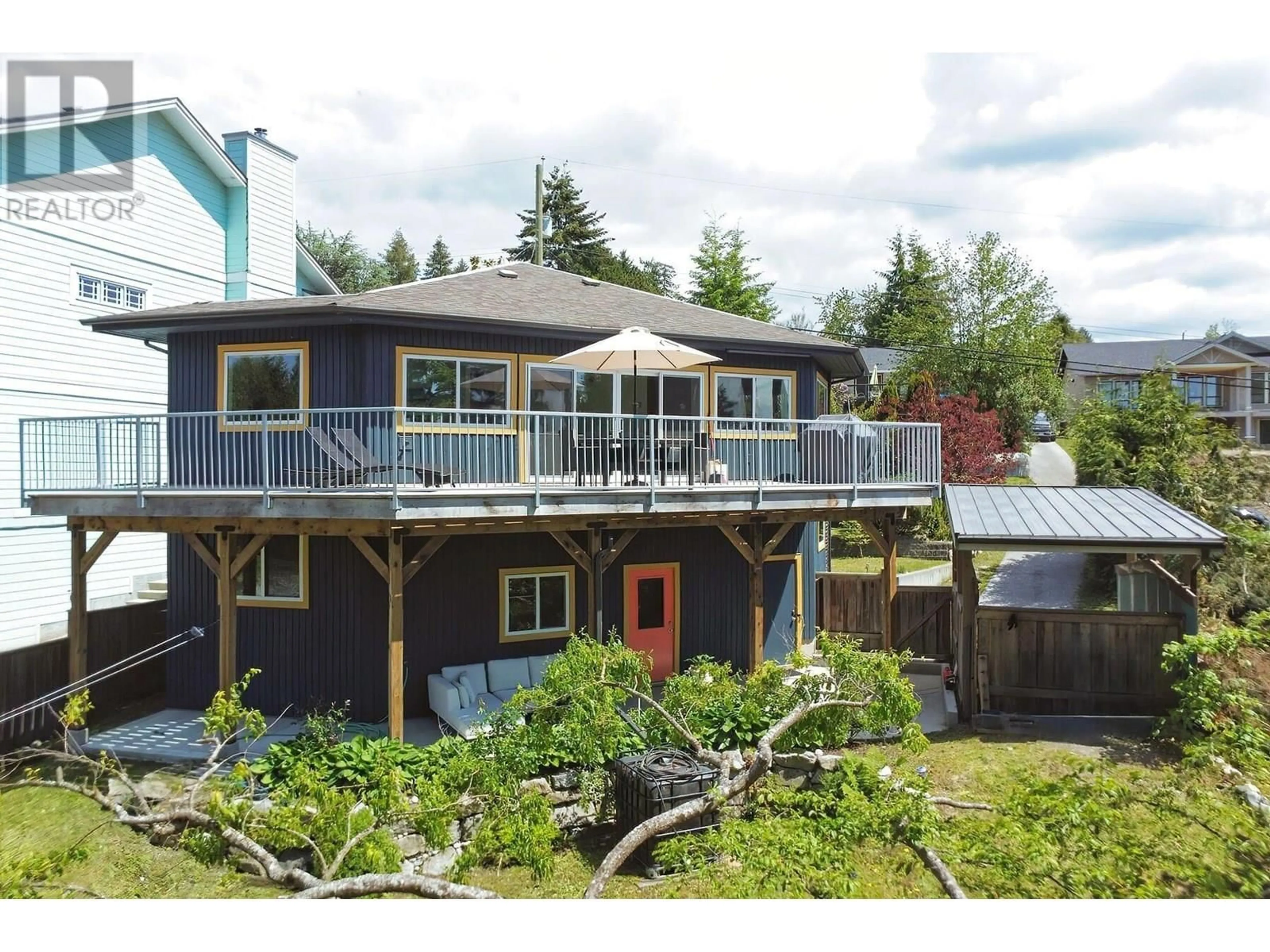 A pic from outside/outdoor area/front of a property/back of a property/a pic from drone, unknown for 4873 LAUREL AVENUE, Sechelt British Columbia V7Z0B5