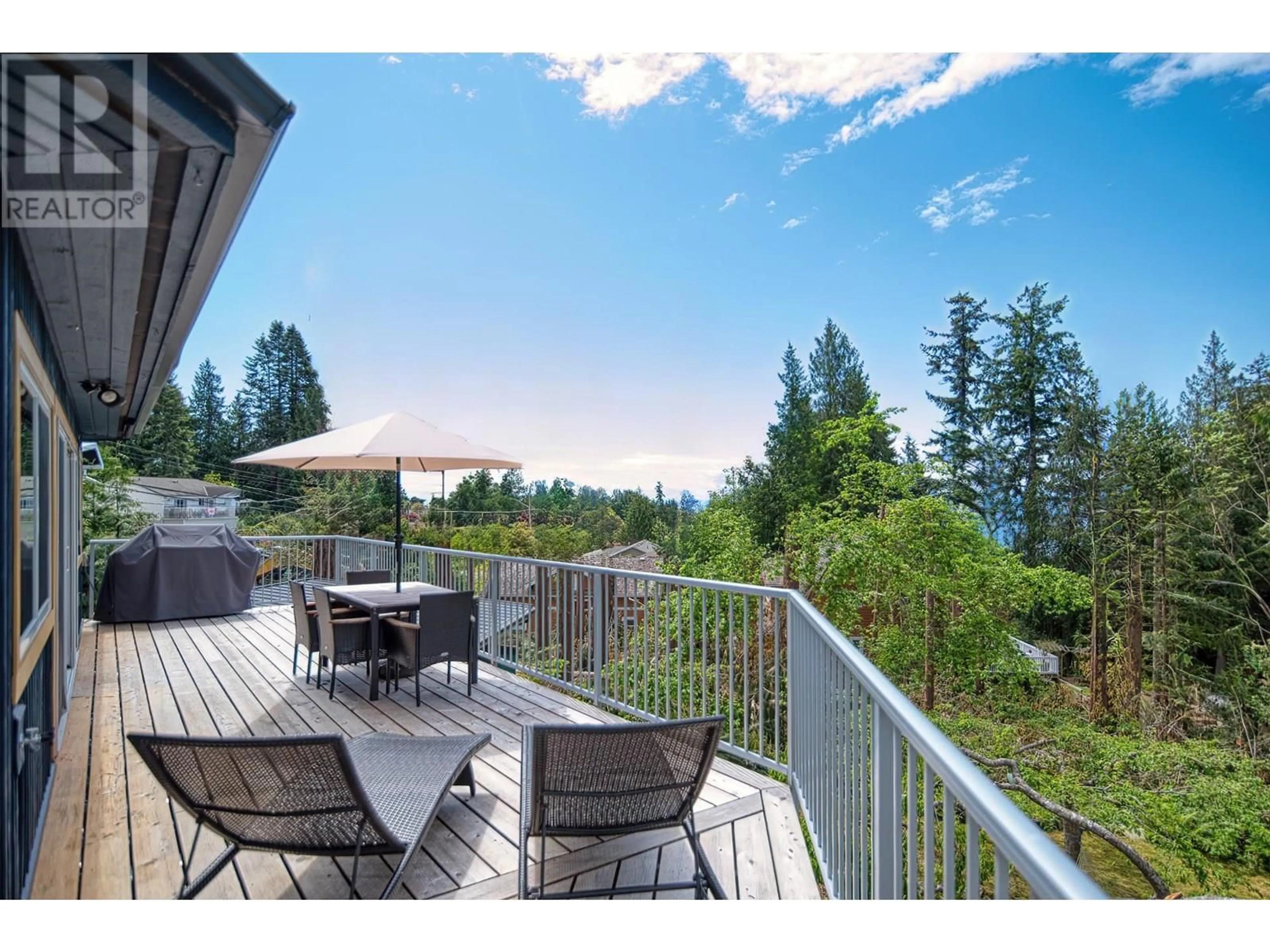 Patio, water/lake/river/ocean view for 4873 LAUREL AVENUE, Sechelt British Columbia V7Z0B5
