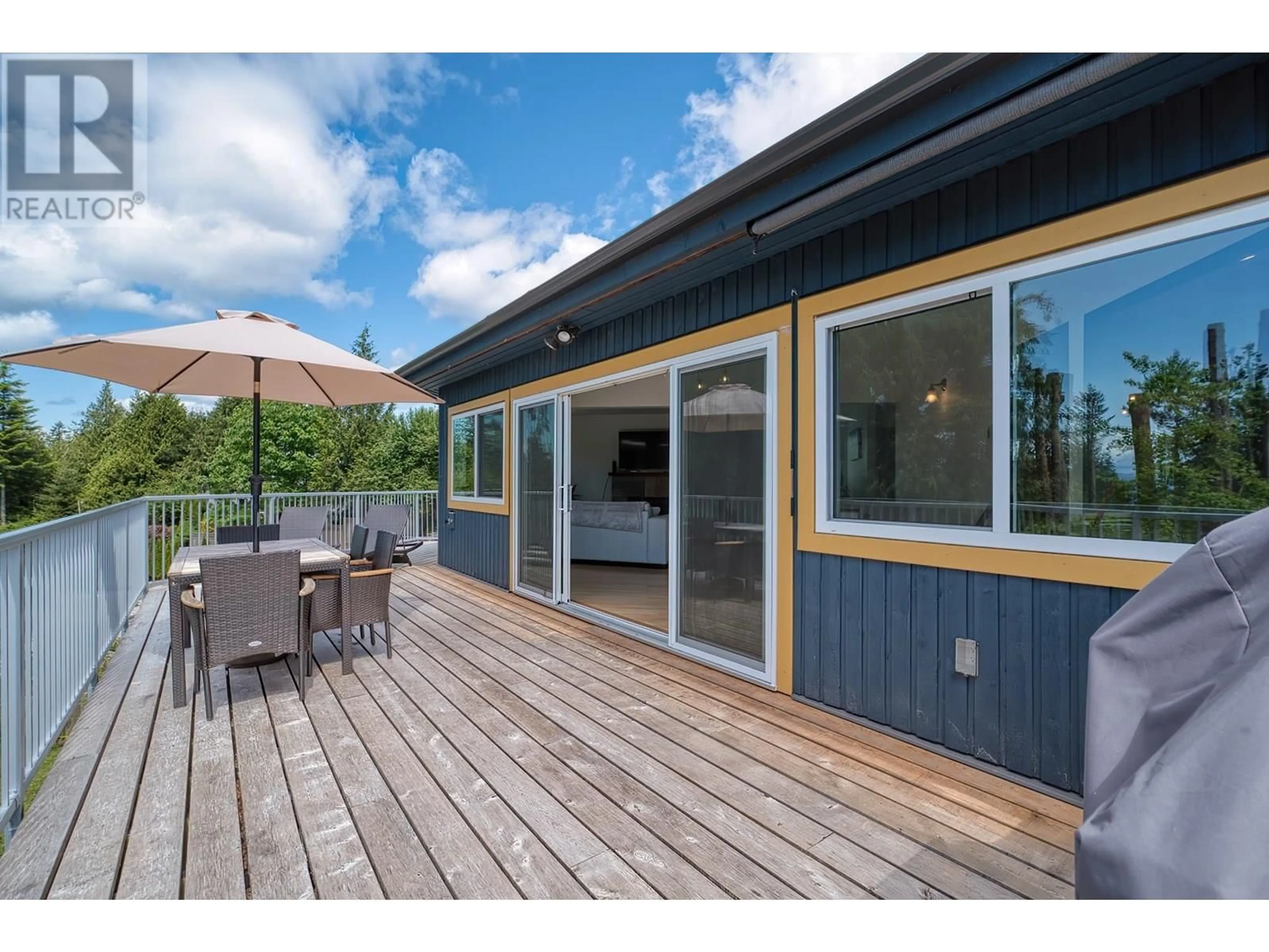 Patio, water/lake/river/ocean view for 4873 LAUREL AVENUE, Sechelt British Columbia V7Z0B5