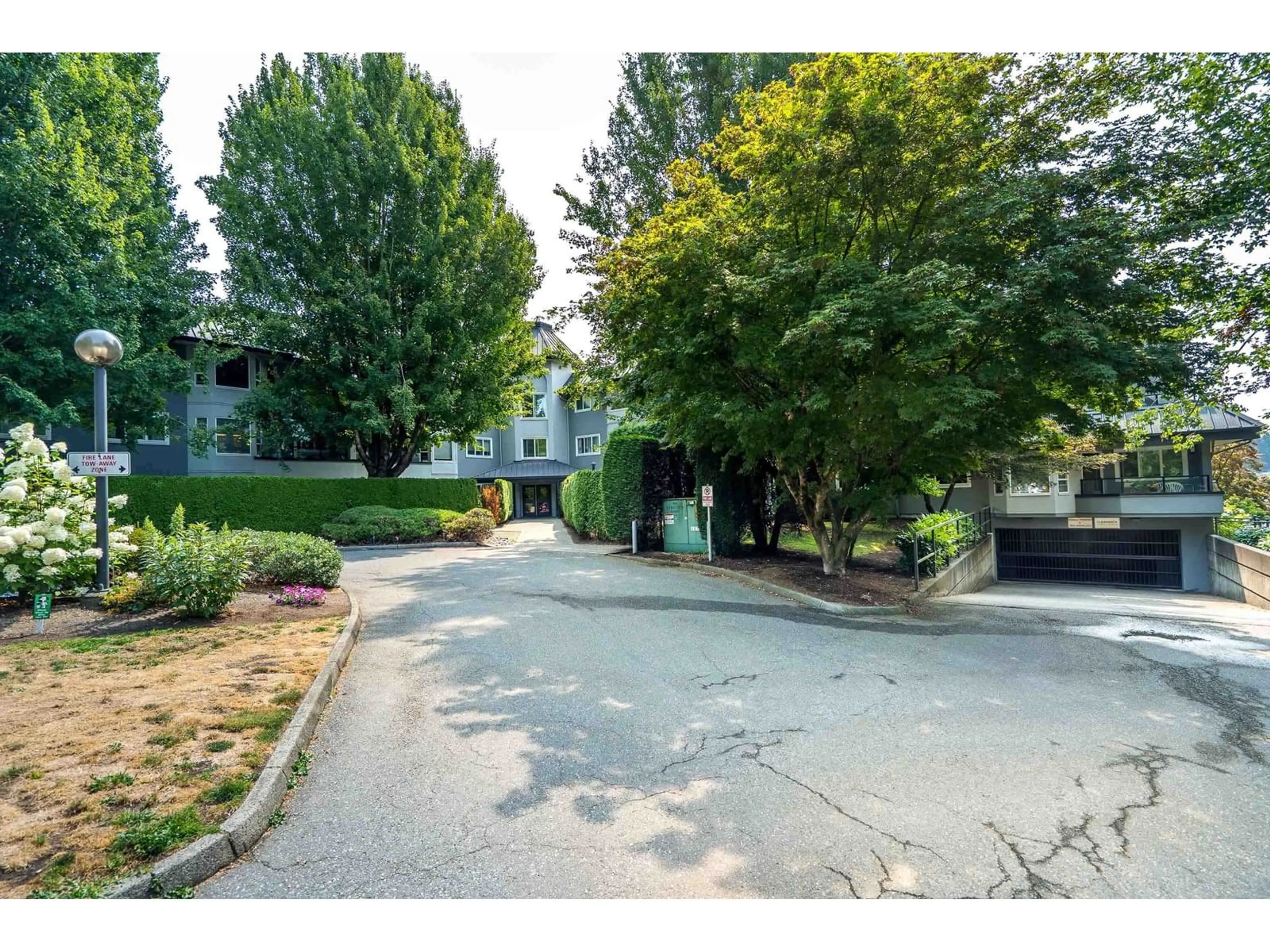 A pic from outside/outdoor area/front of a property/back of a property/a pic from drone, street for 308 - 2700 MCCALLUM, Abbotsford British Columbia V2S6X9