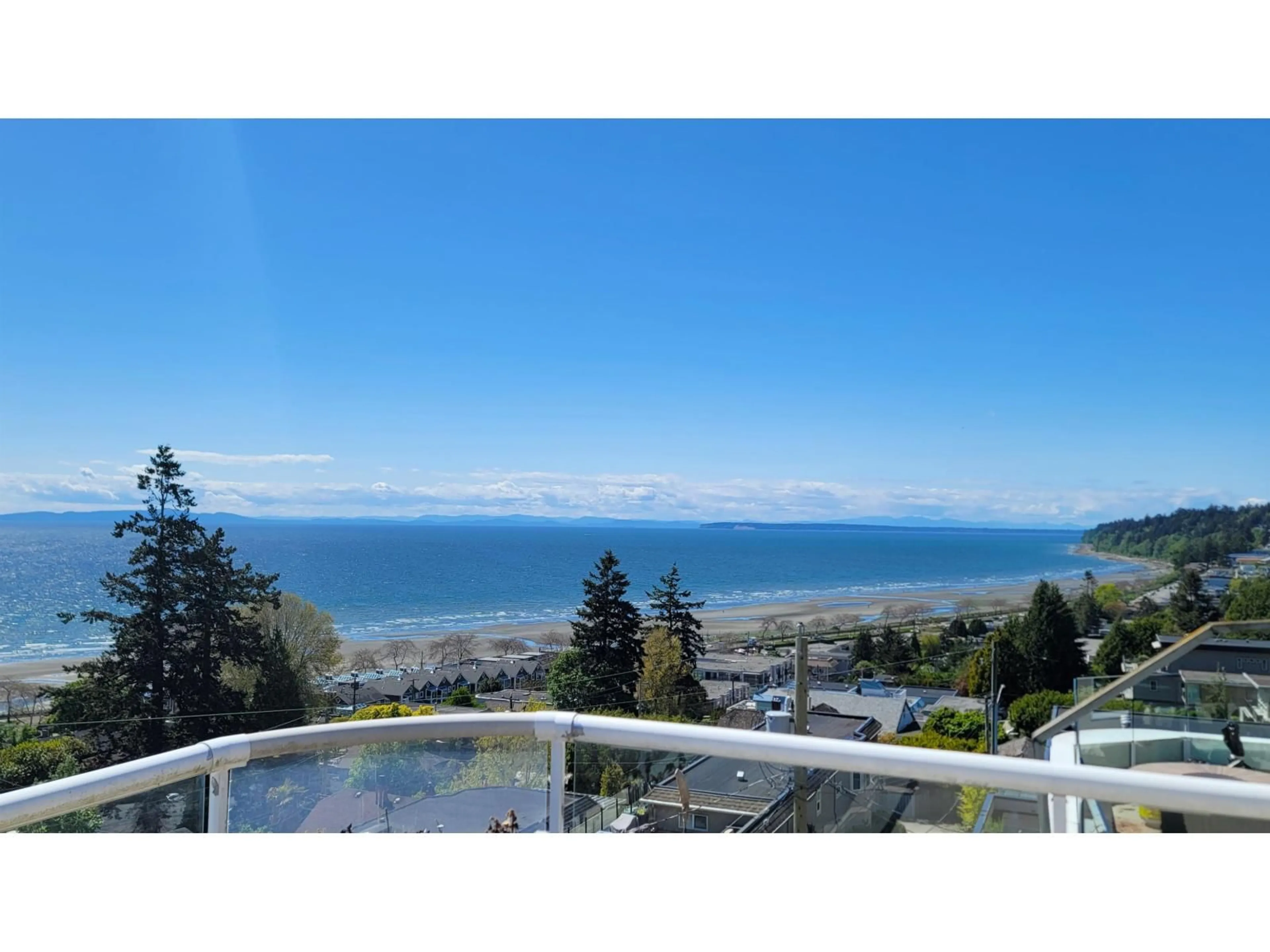 A pic from outside/outdoor area/front of a property/back of a property/a pic from drone, water/lake/river/ocean view for 14937 BLACKWOOD, White Rock British Columbia V4B2A8