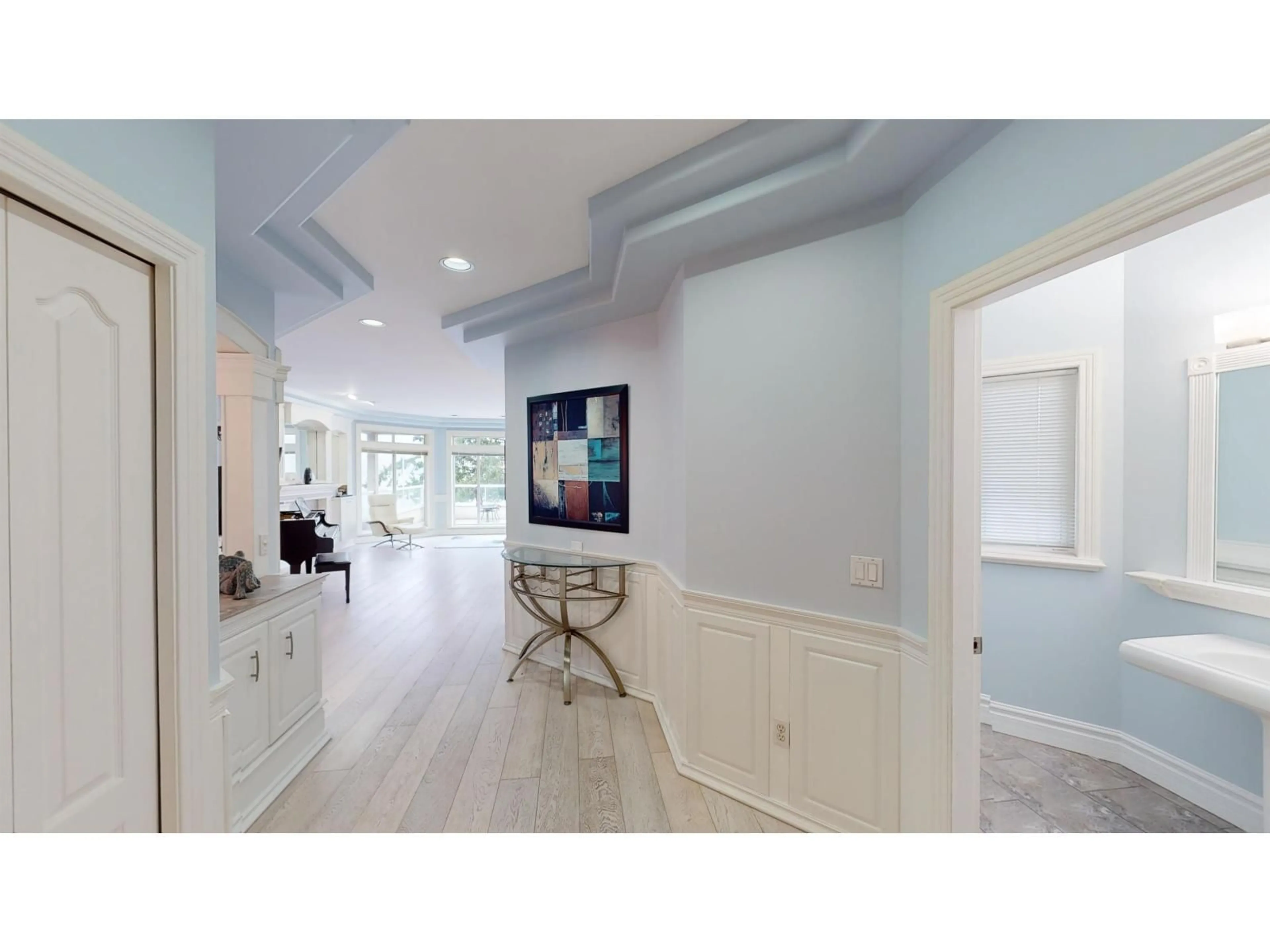 Indoor entryway for 14937 BLACKWOOD, White Rock British Columbia V4B2A8