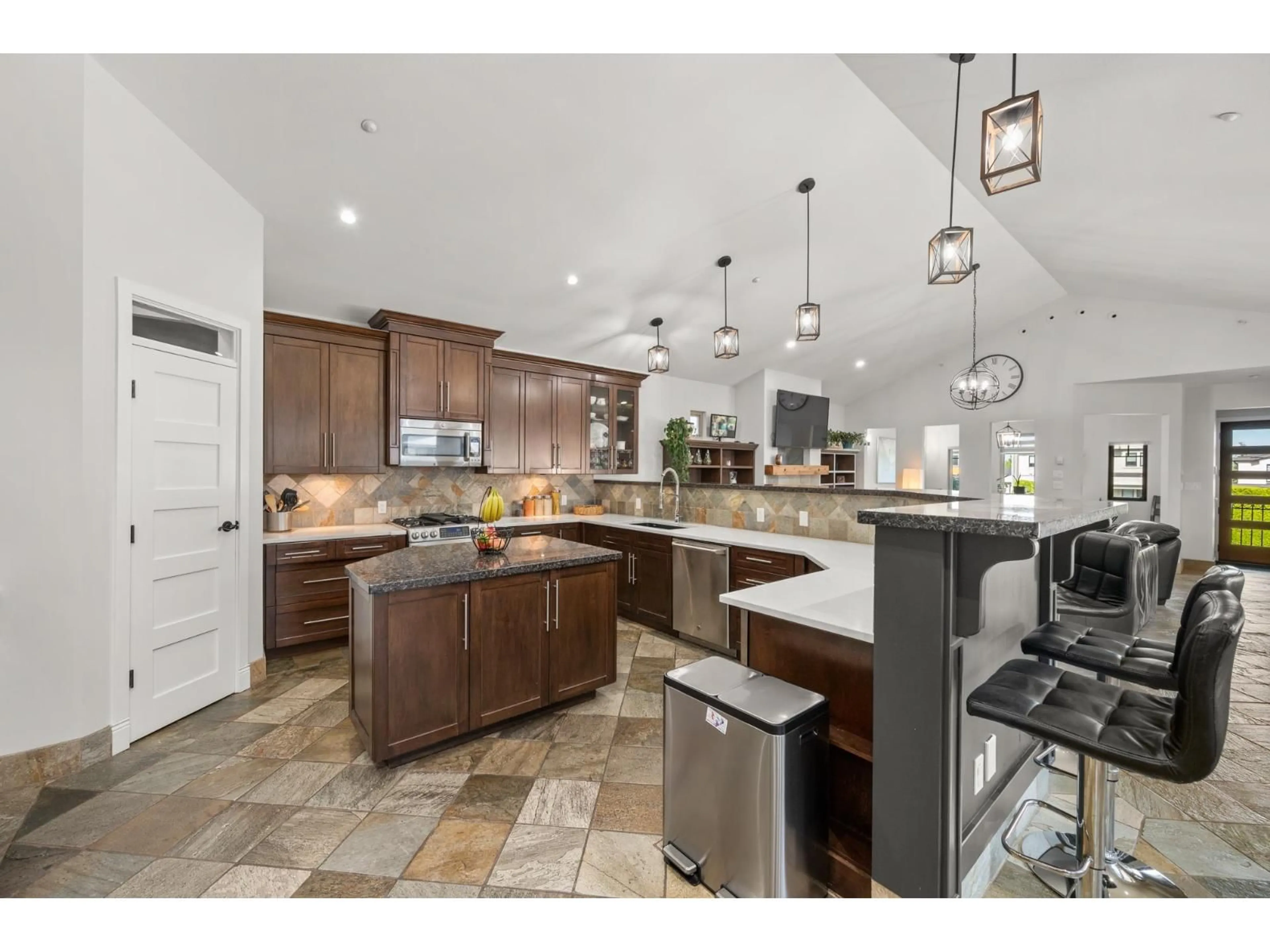 Open concept kitchen, ceramic/tile floor for 1247 STAYTE, White Rock British Columbia V4B4Z1
