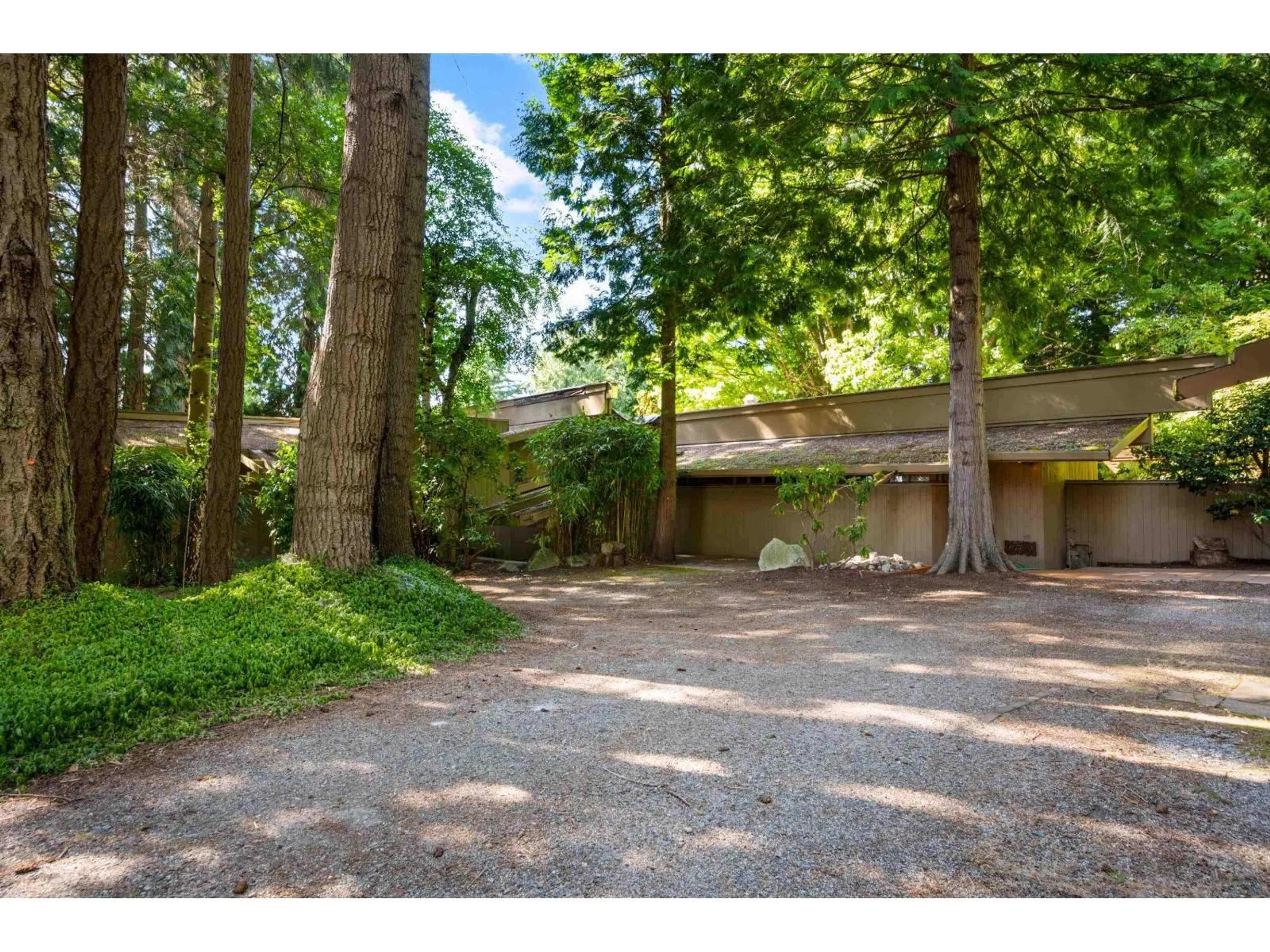 A pic from outside/outdoor area/front of a property/back of a property/a pic from drone, street for 12581 16, Surrey British Columbia V4A1M7