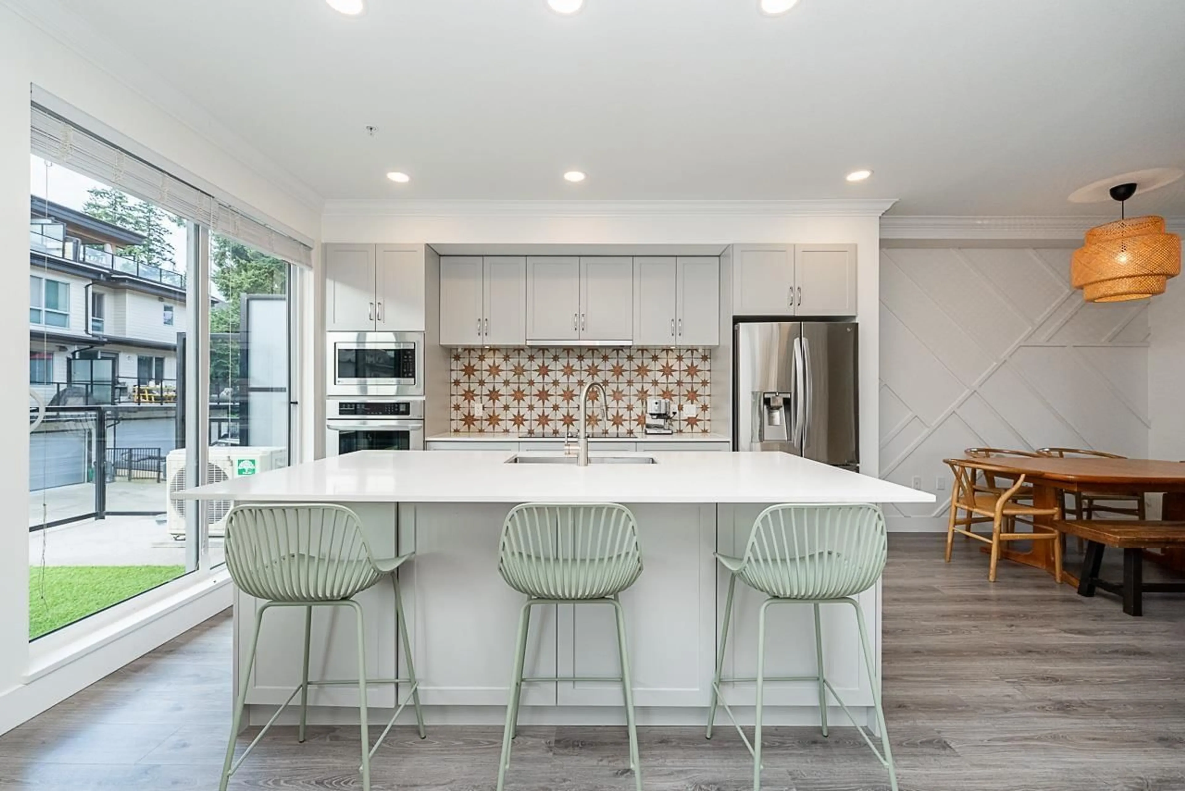 Contemporary kitchen, ceramic/tile floor for 43 - 15775 MOUNTAIN VIEW, Surrey British Columbia V3Z0W7