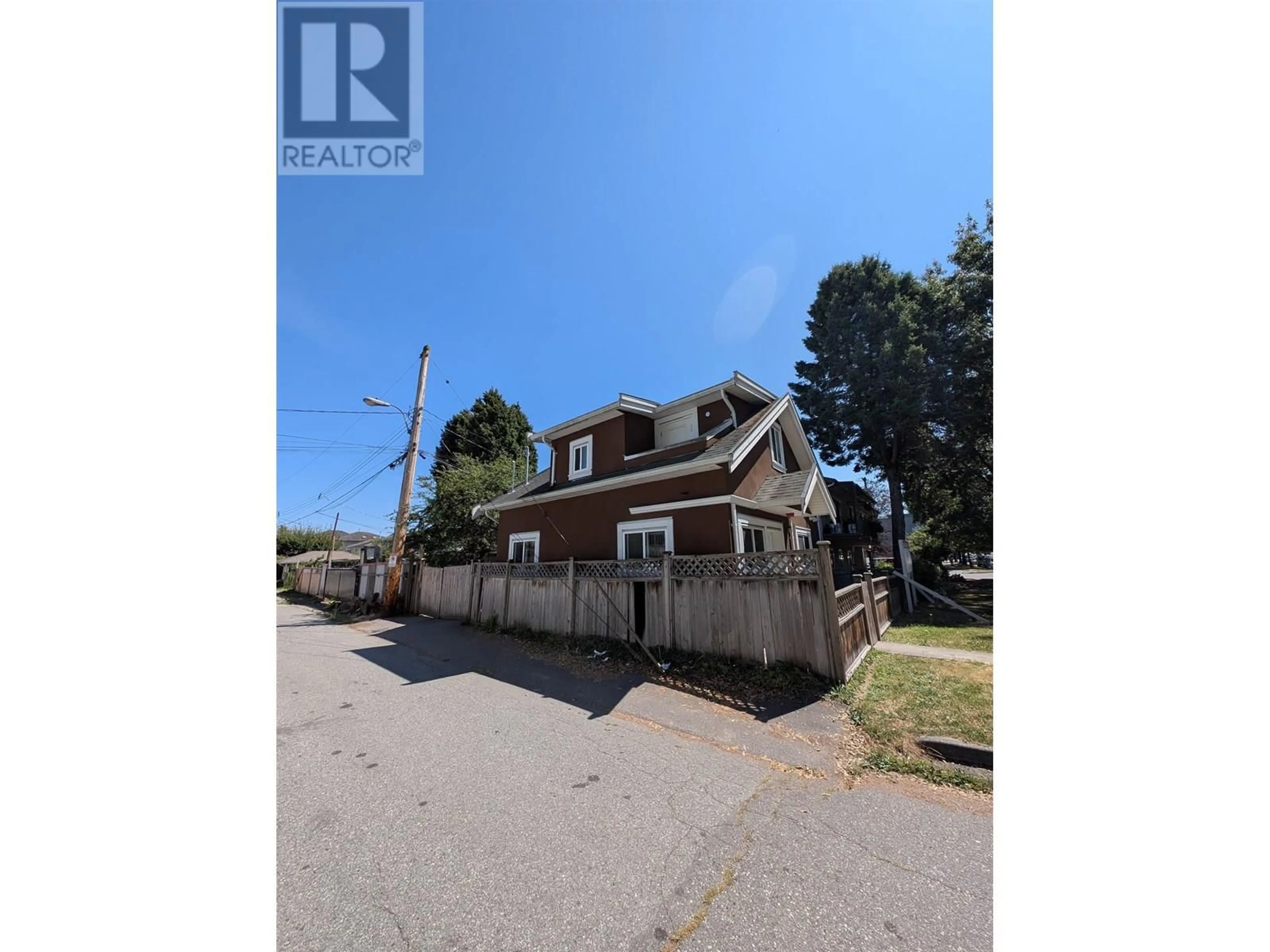 Unknown for 6388 ELLIOTT STREET, Vancouver British Columbia V5S2M4