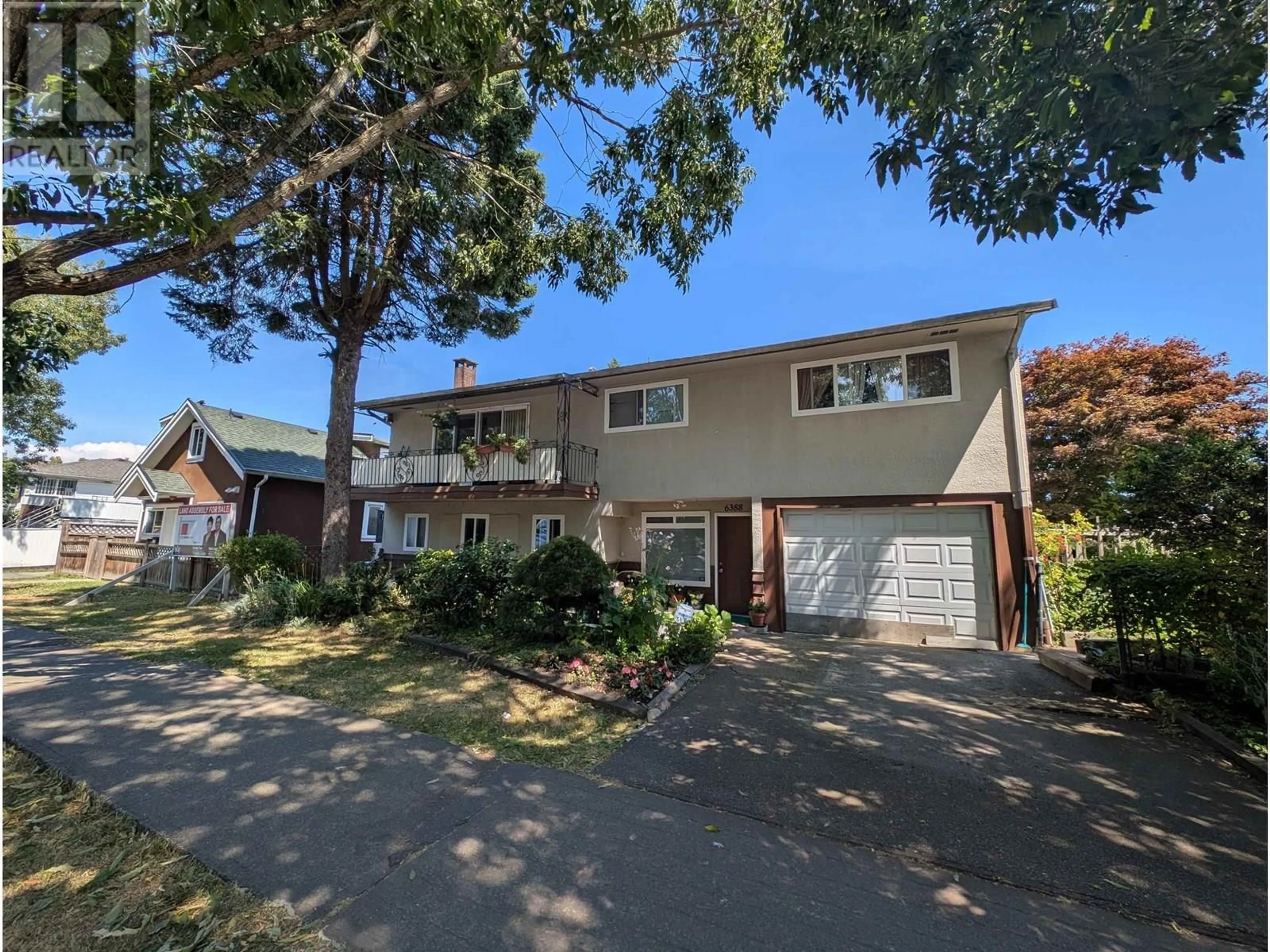 A pic from outside/outdoor area/front of a property/back of a property/a pic from drone, street for 6388 ELLIOTT STREET, Vancouver British Columbia V5S2M4