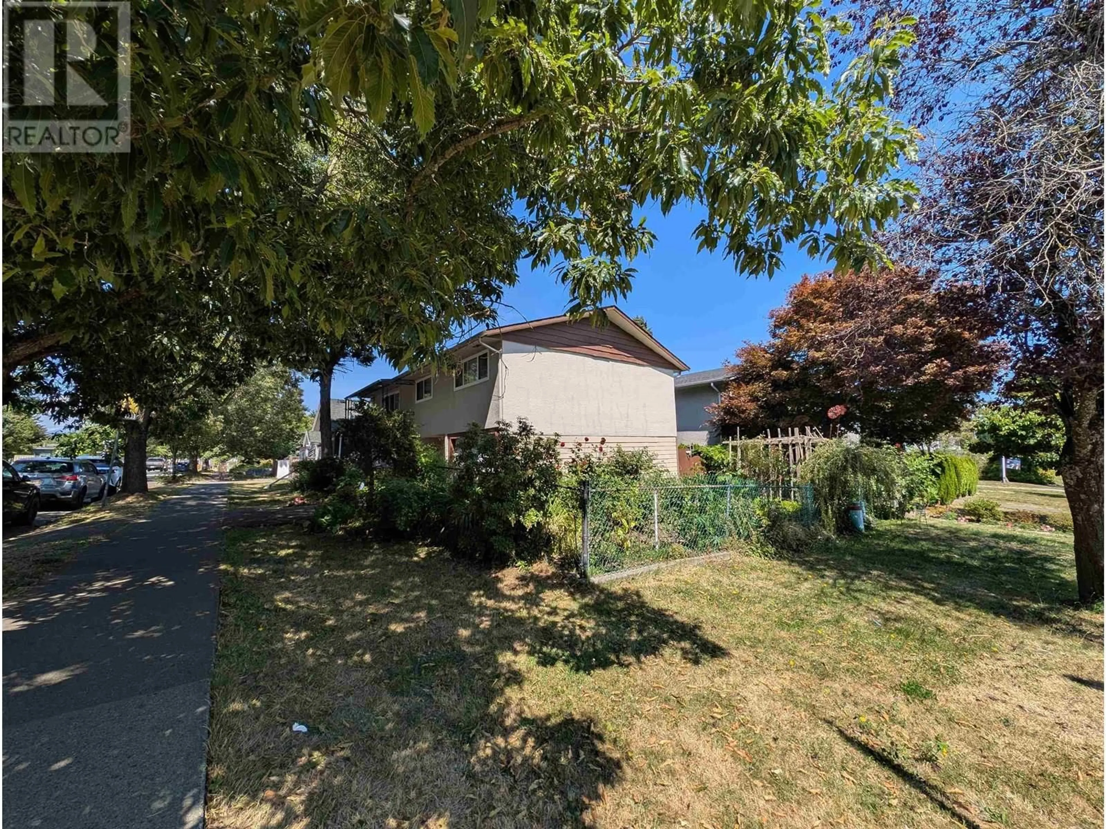 A pic from outside/outdoor area/front of a property/back of a property/a pic from drone, street for 6388 ELLIOTT STREET, Vancouver British Columbia V5S2M4