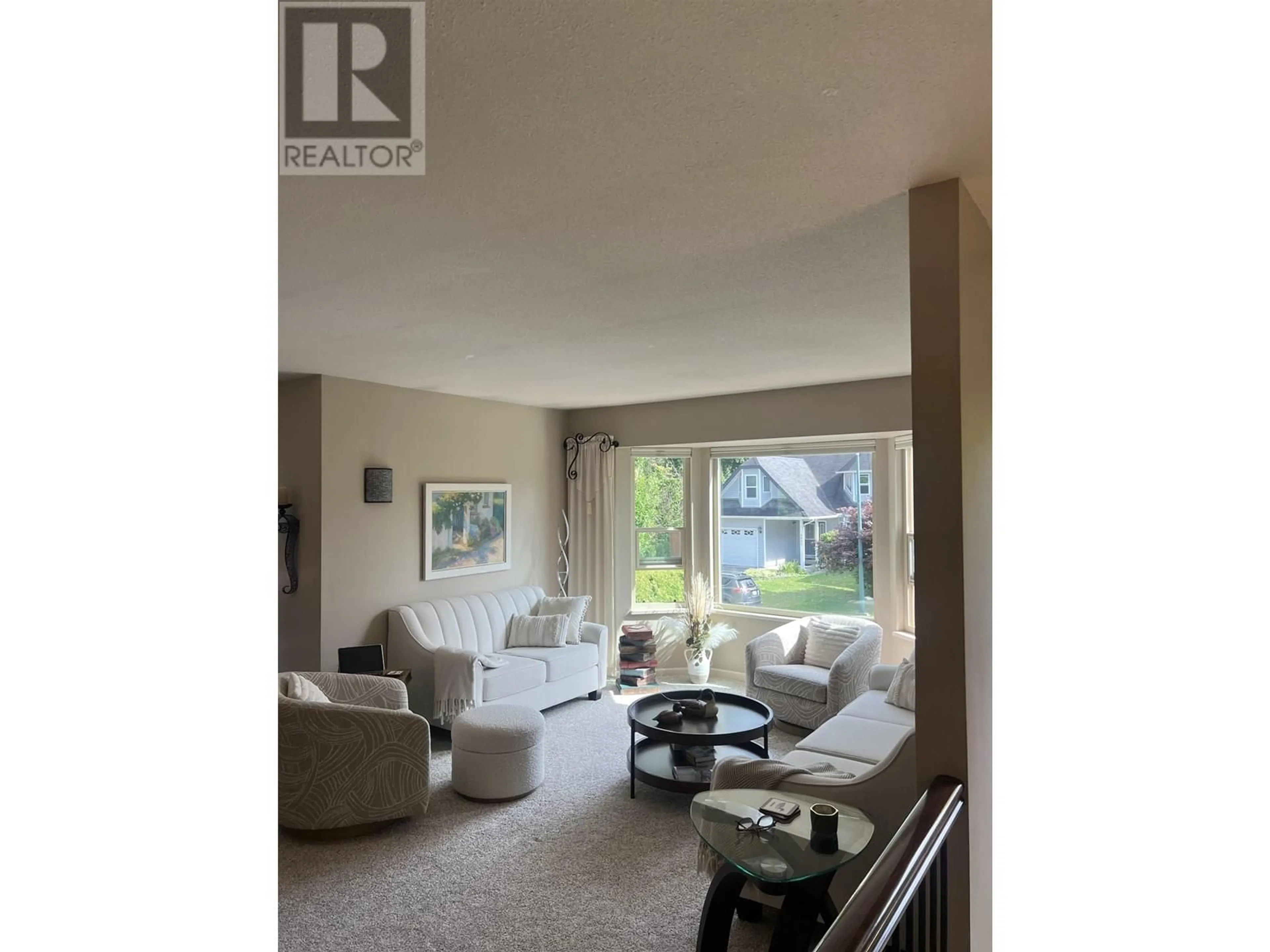 Living room with furniture, unknown for 2819 MCCOOMB DRIVE, Coquitlam British Columbia V3B6L2