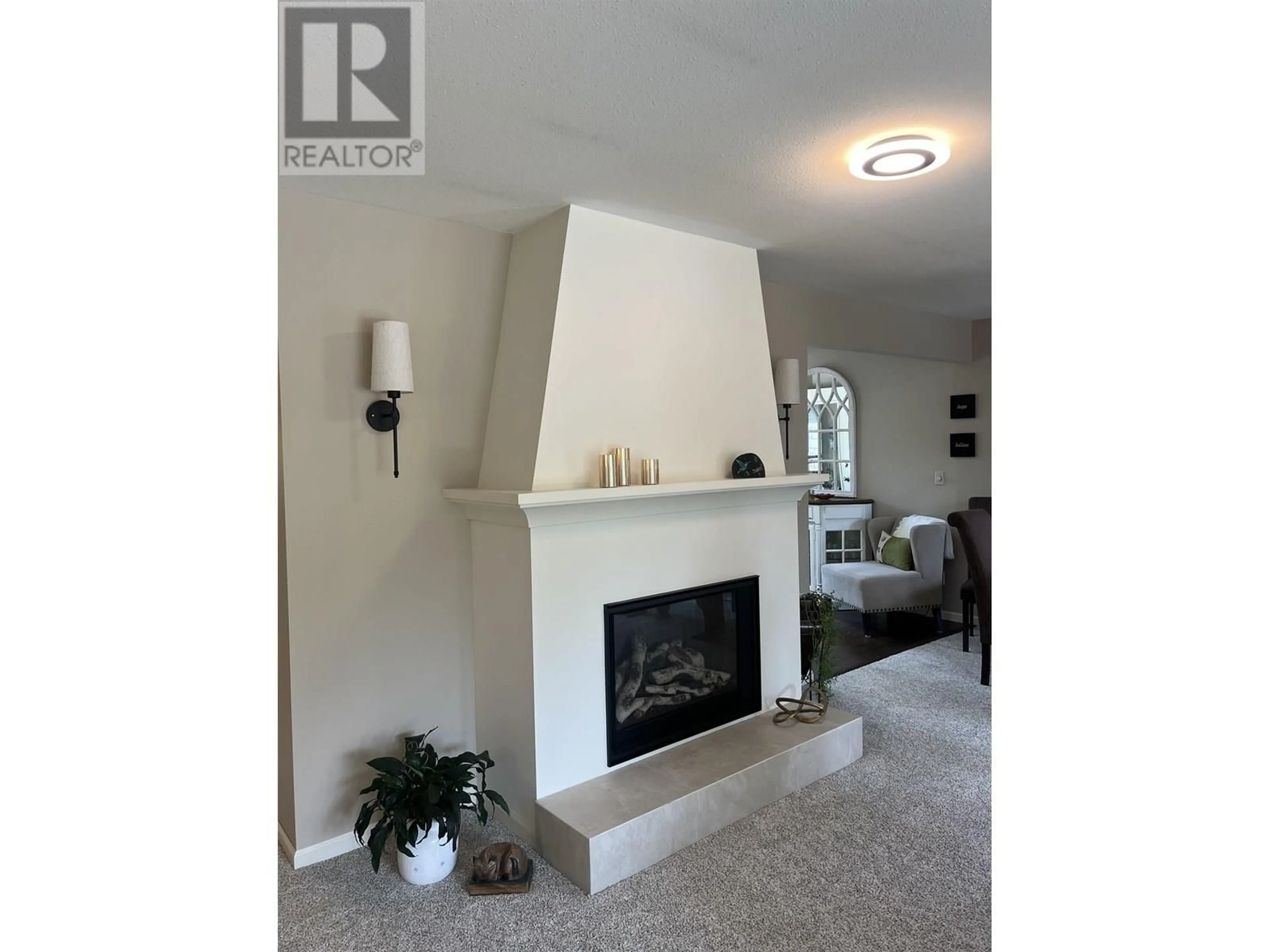 Living room with furniture, unknown for 2819 MCCOOMB DRIVE, Coquitlam British Columbia V3B6L2