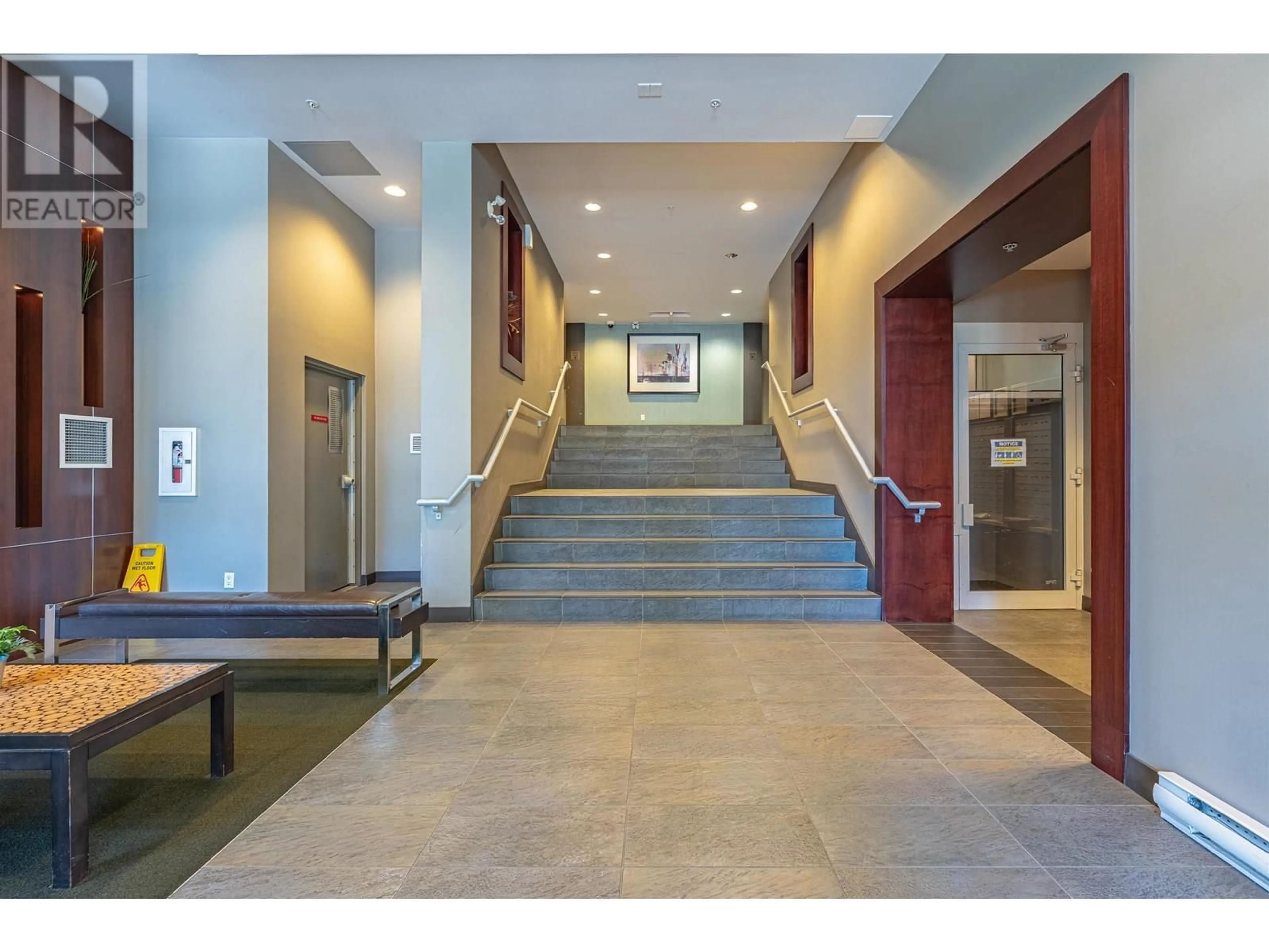 Indoor foyer for 207 - 9371 HEMLOCK DRIVE, Richmond British Columbia V6Y4K6