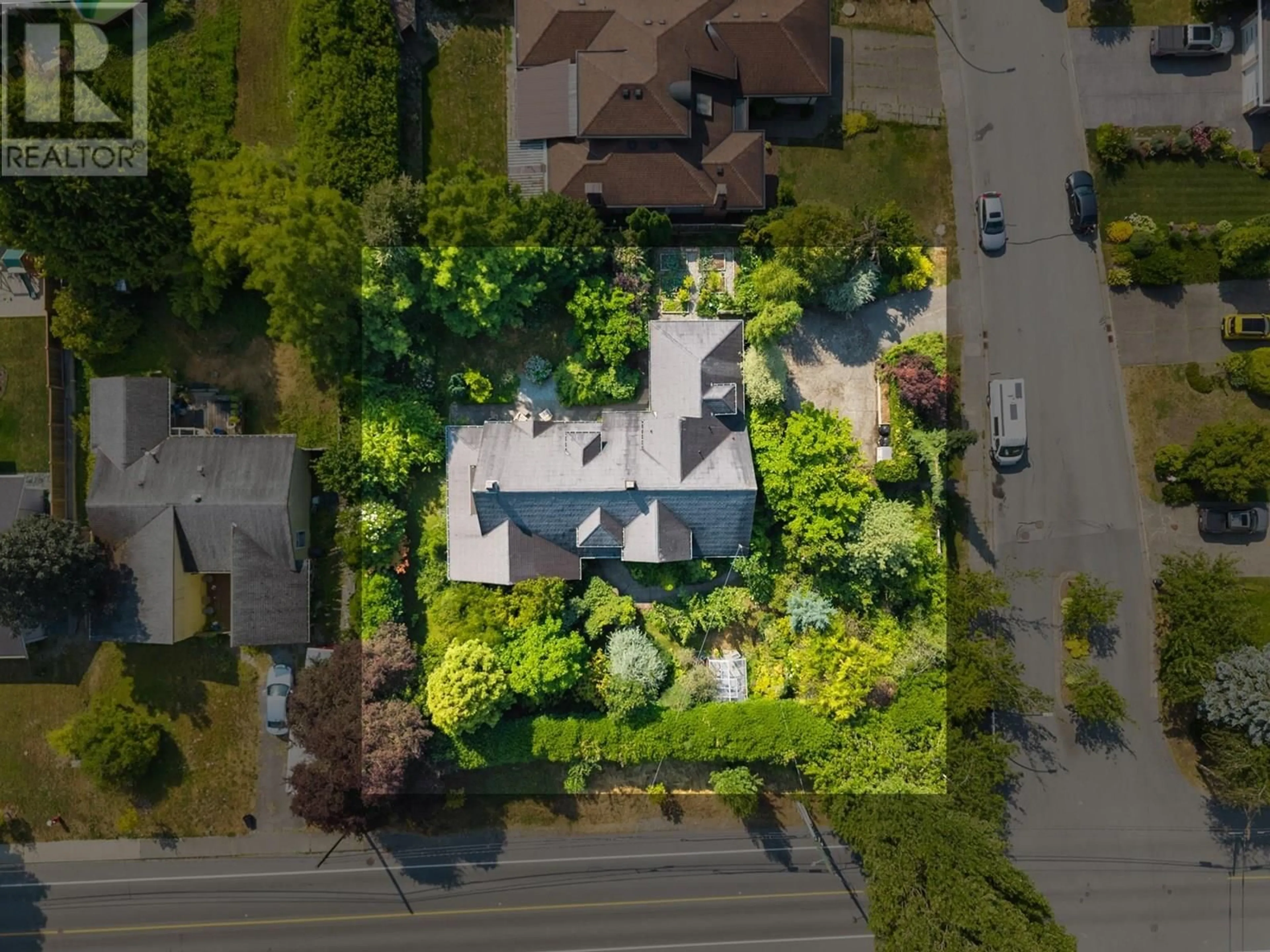 A pic from outside/outdoor area/front of a property/back of a property/a pic from drone, street for 12535 216 STREET, Maple Ridge British Columbia V2X5K4