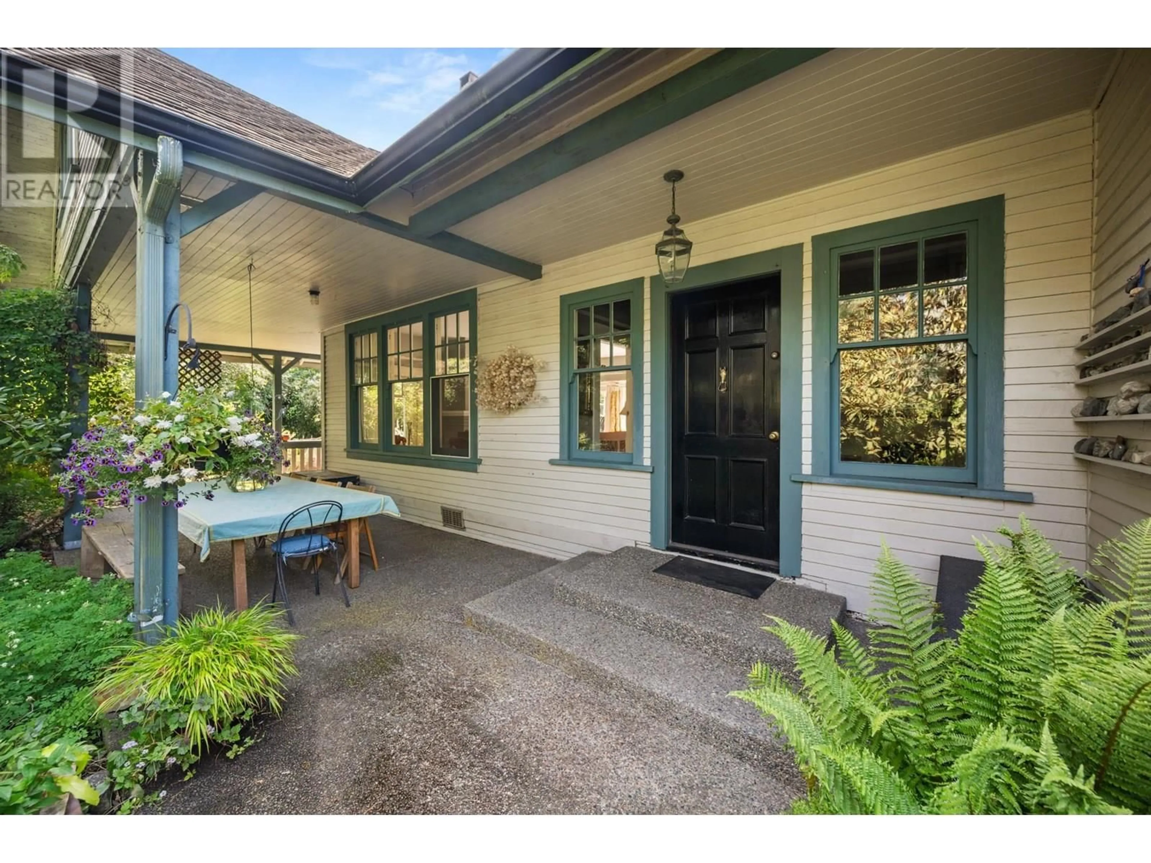 Indoor entryway for 12535 216 STREET, Maple Ridge British Columbia V2X5K4