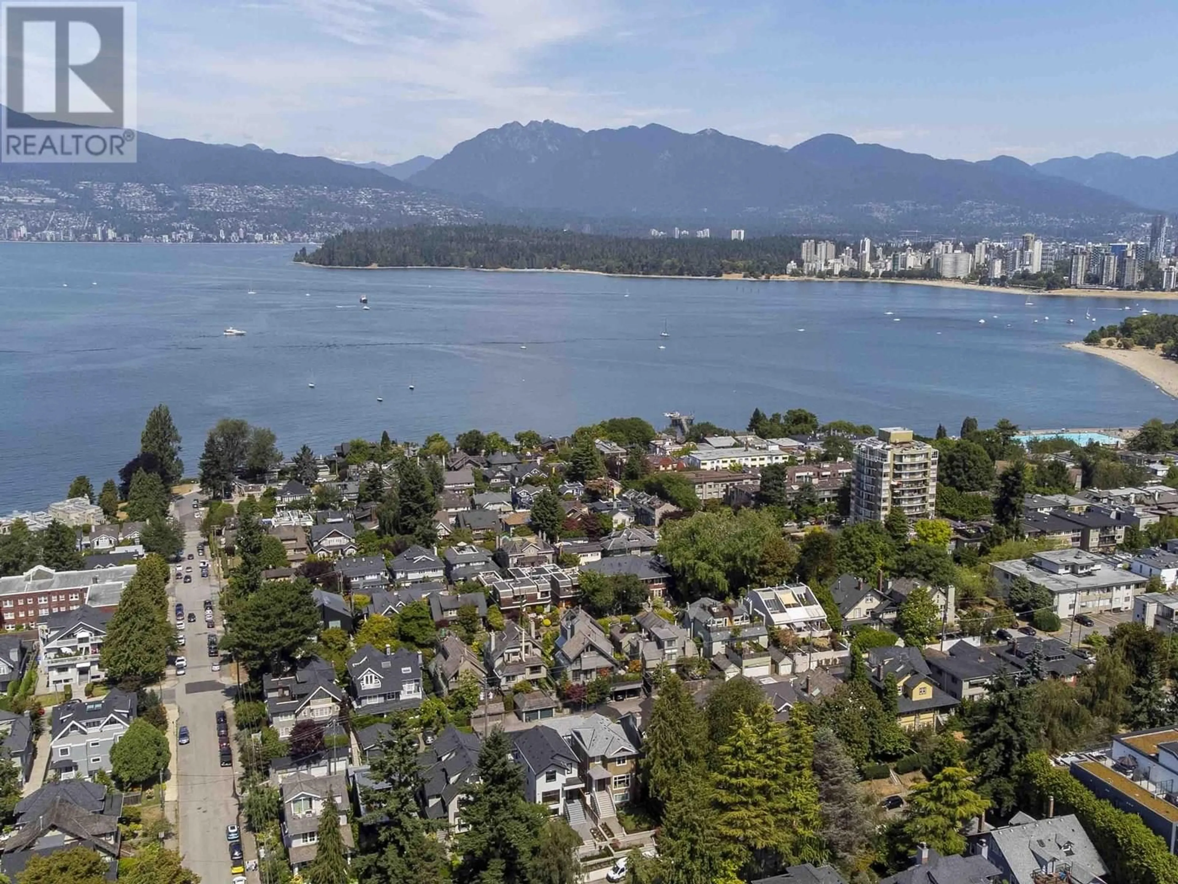 A pic from outside/outdoor area/front of a property/back of a property/a pic from drone, water/lake/river/ocean view for 2565 2ND AVENUE, Vancouver British Columbia V6K1J7