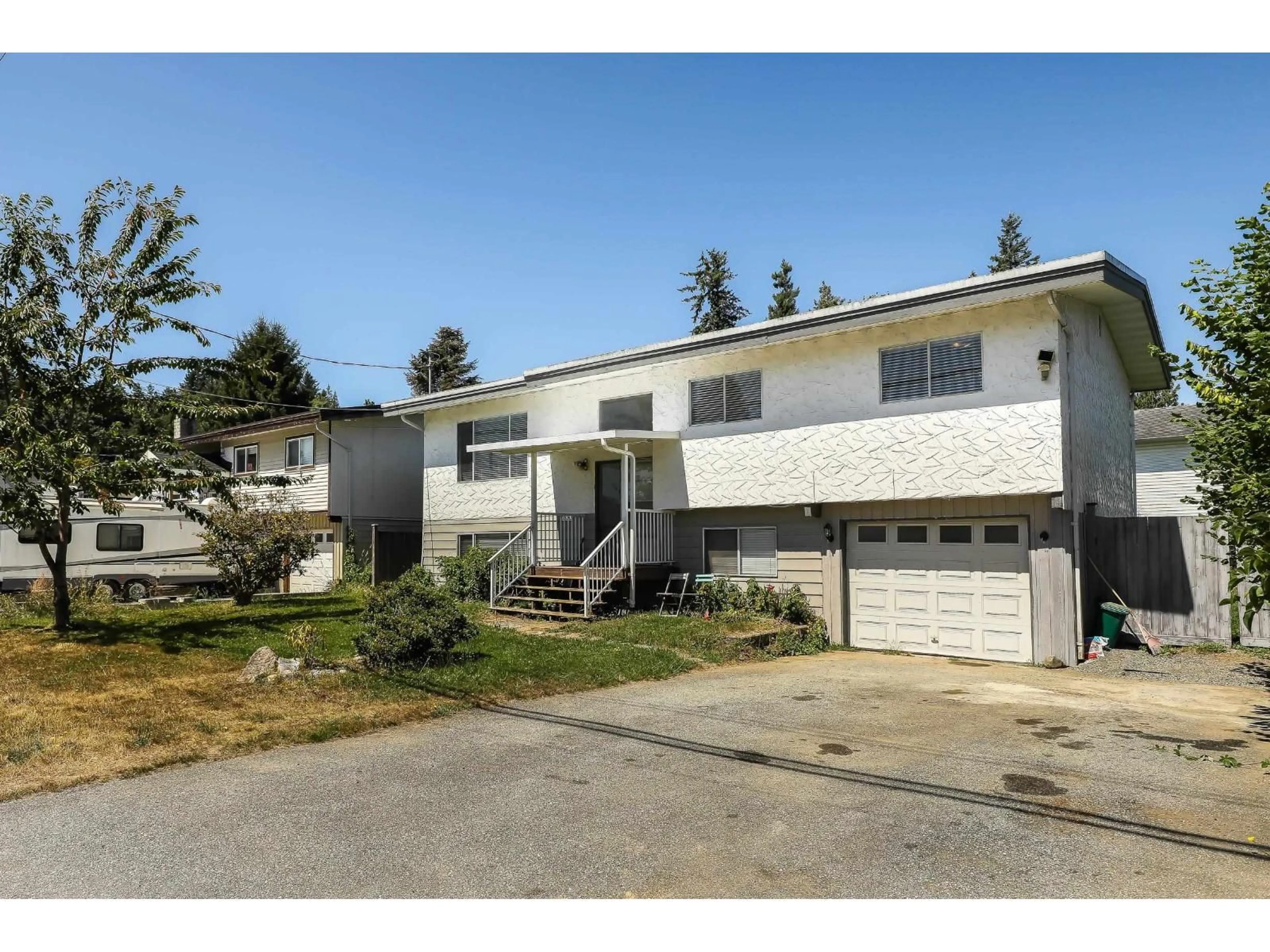 Home with vinyl exterior material, street for 35085 MCEWEN, Mission British Columbia V2V6R3