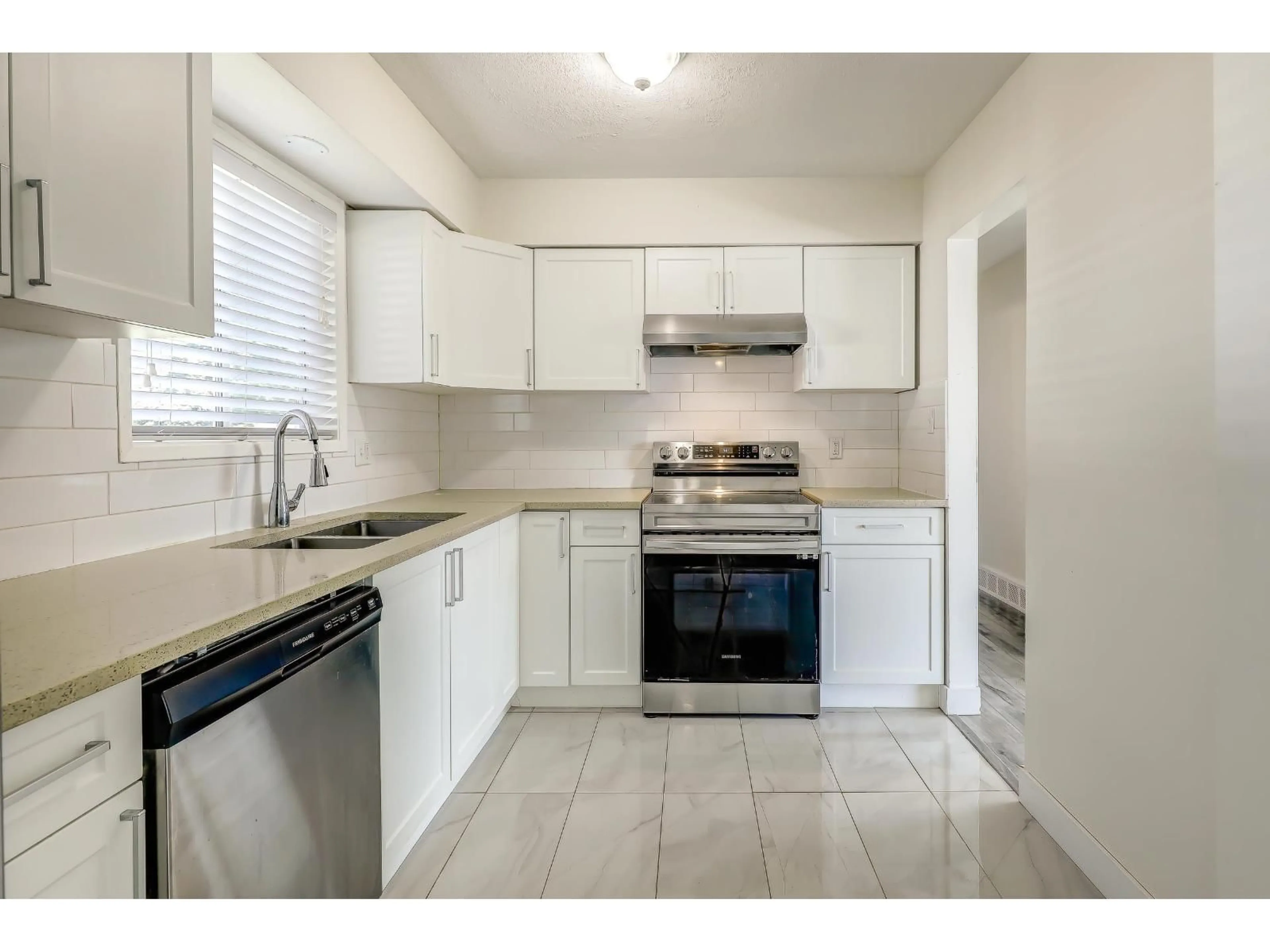 Standard kitchen, unknown for 35085 MCEWEN, Mission British Columbia V2V6R3