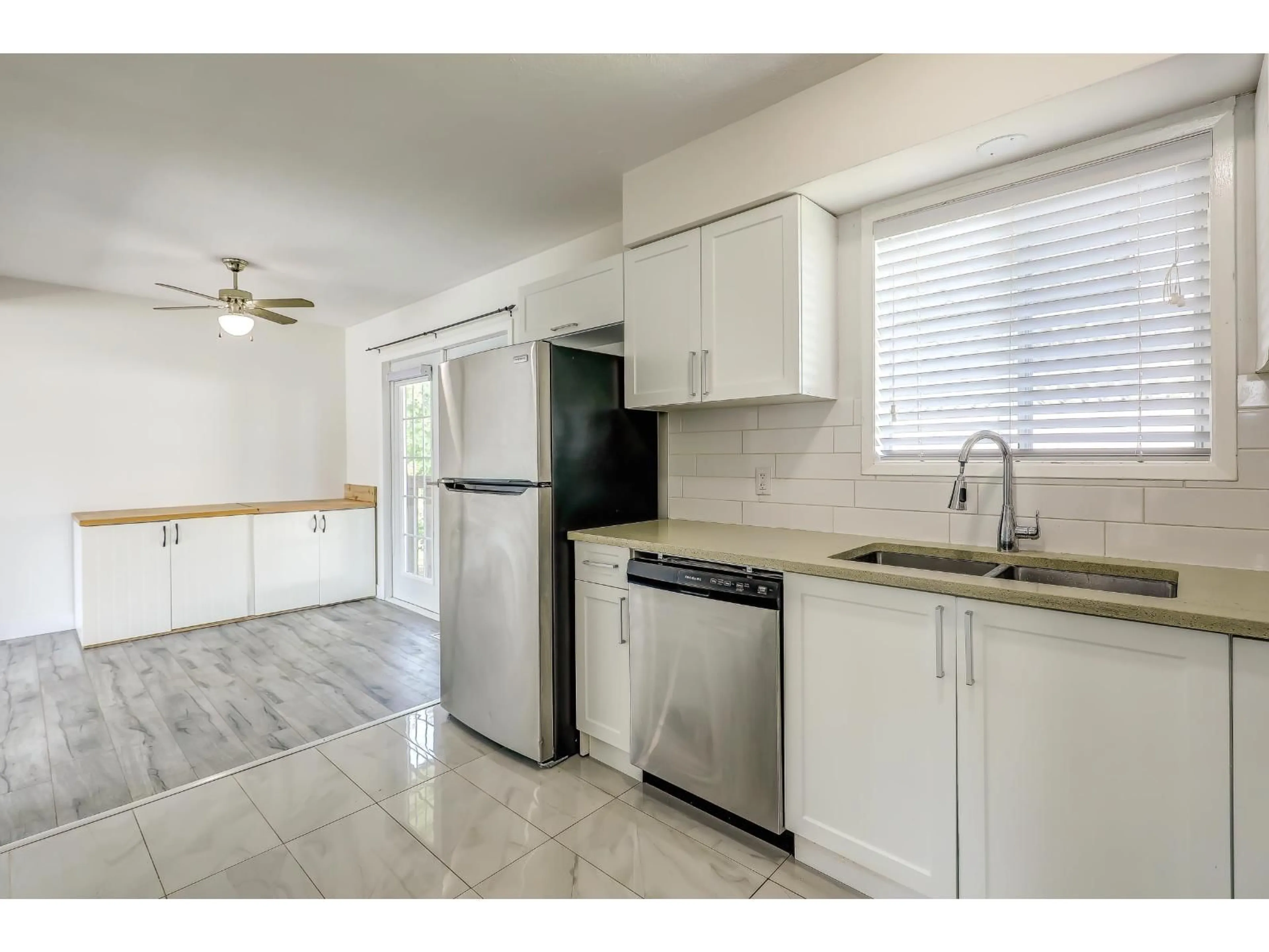 Standard kitchen, ceramic/tile floor for 35085 MCEWEN, Mission British Columbia V2V6R3