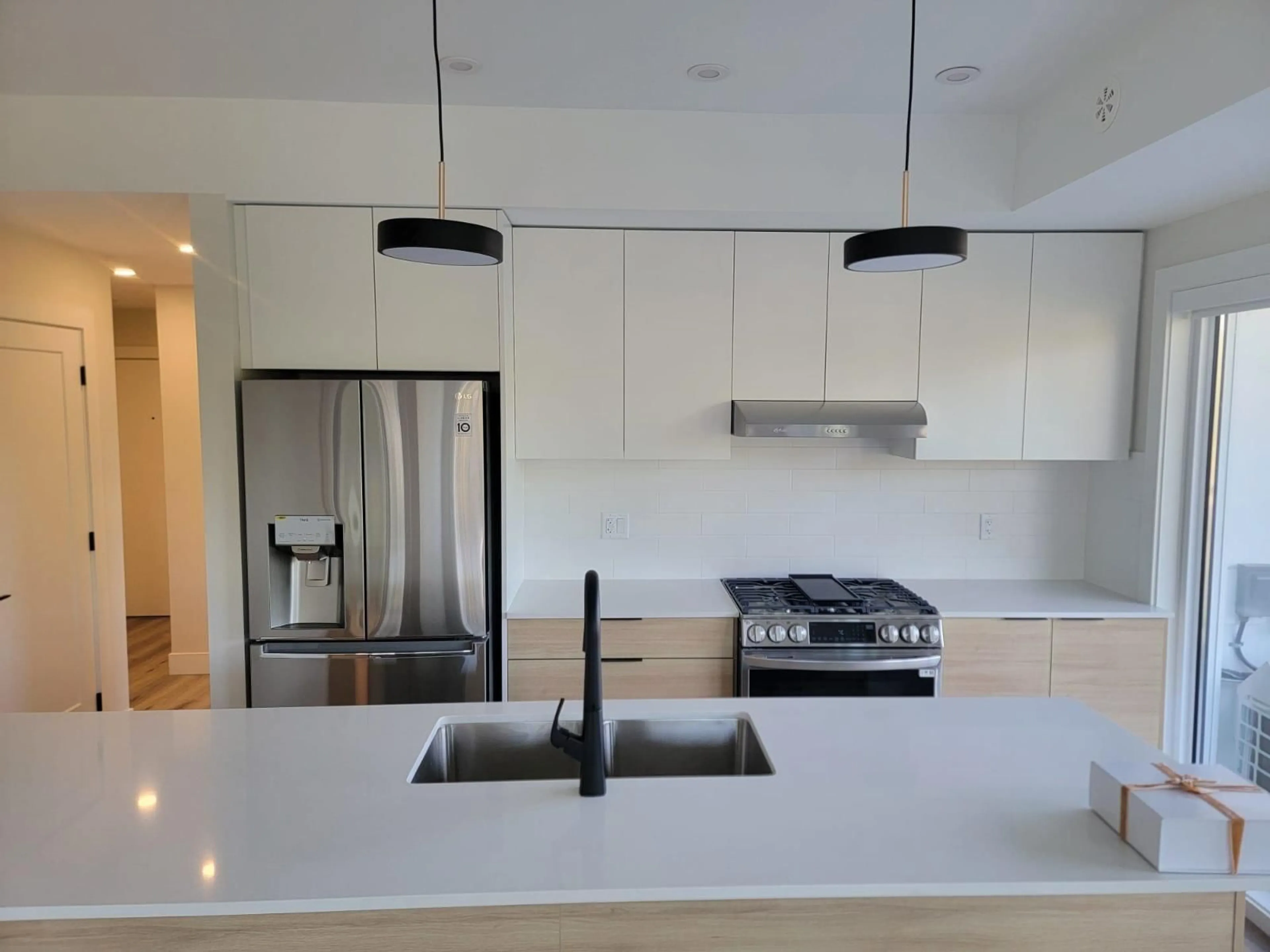 Open concept kitchen, unknown for 207 - 6285 KING GEORGE, Surrey British Columbia V3X0L3