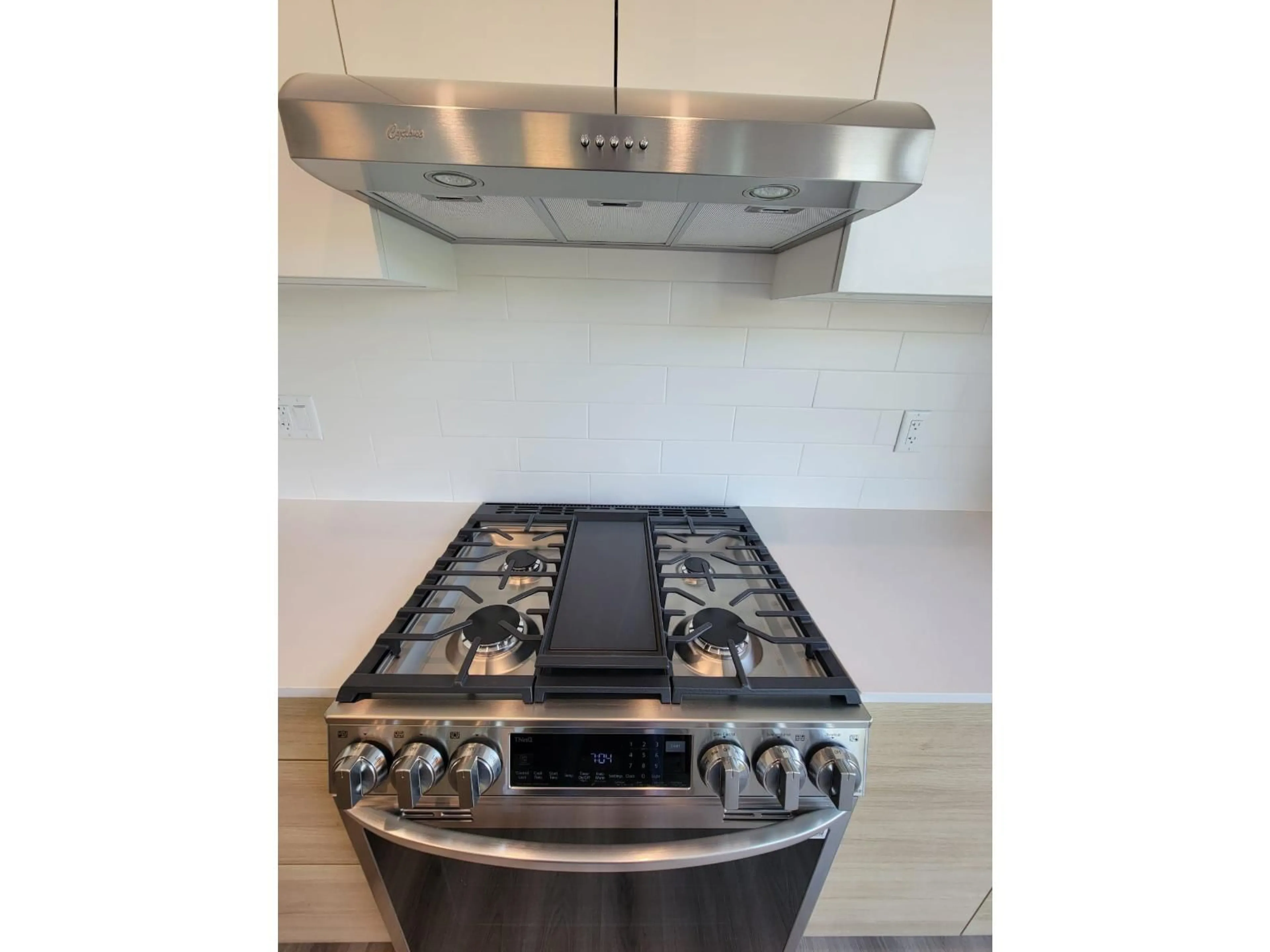 Standard kitchen, ceramic/tile floor for 207 - 6285 KING GEORGE, Surrey British Columbia V3X0L3