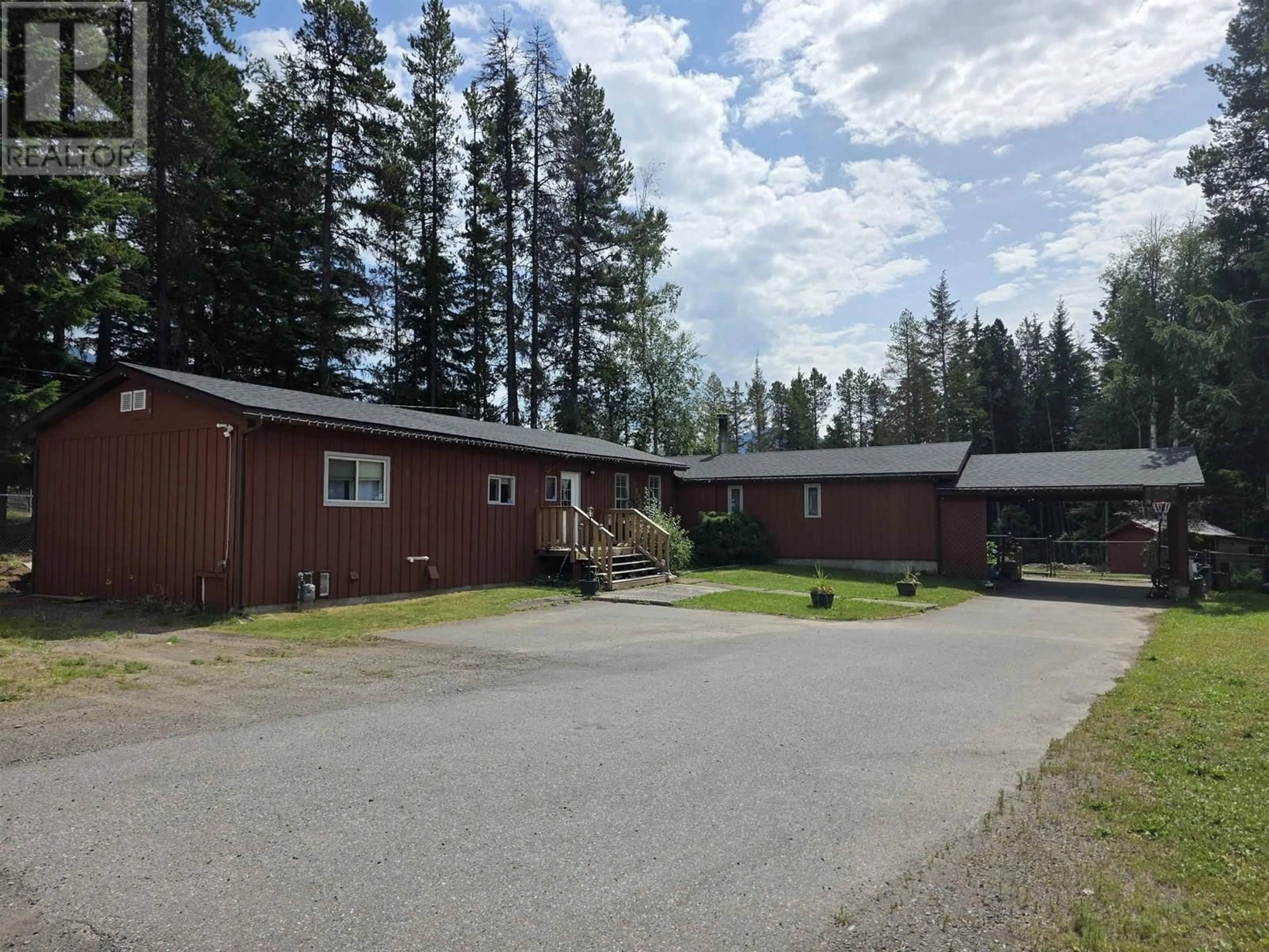 A pic from outside/outdoor area/front of a property/back of a property/a pic from drone, unknown for 3703 KRUMM AVENUE, Terrace British Columbia V8G4Y2