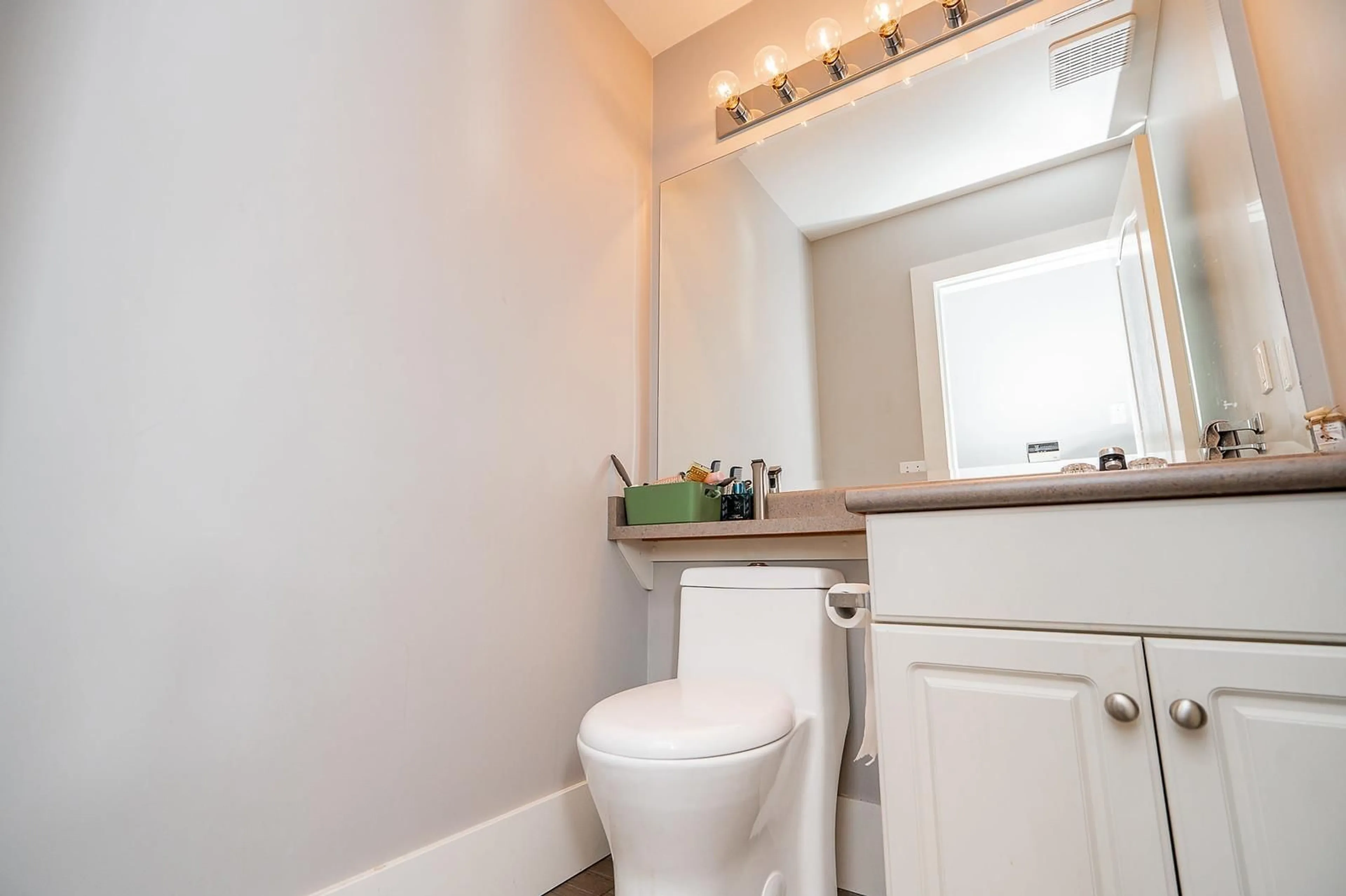 Standard bathroom, unknown for 6671 185A, Surrey British Columbia V3S9B7