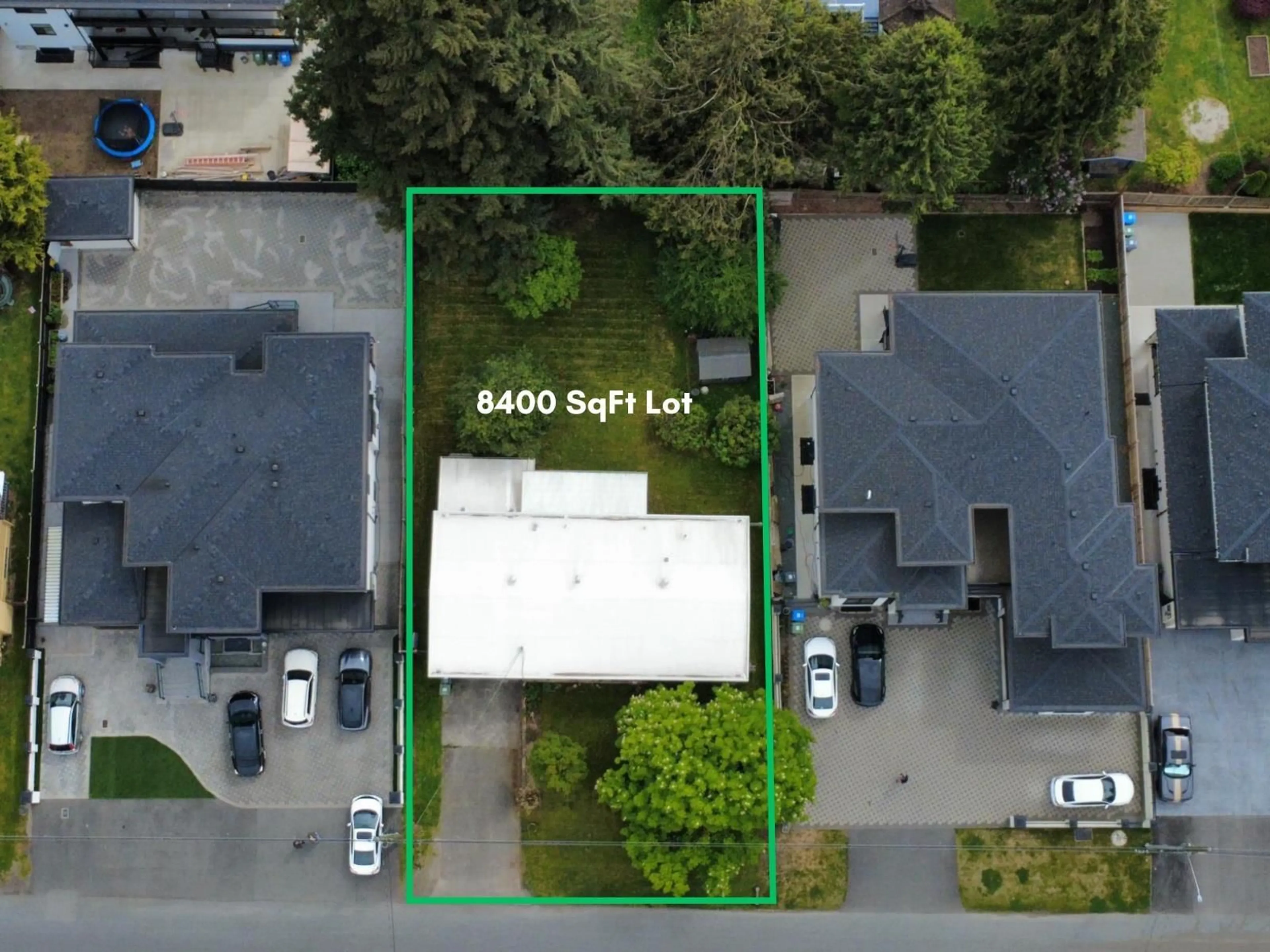 A pic from outside/outdoor area/front of a property/back of a property/a pic from drone, street for 2136 SHERWOOD, Abbotsford British Columbia V2T1B8