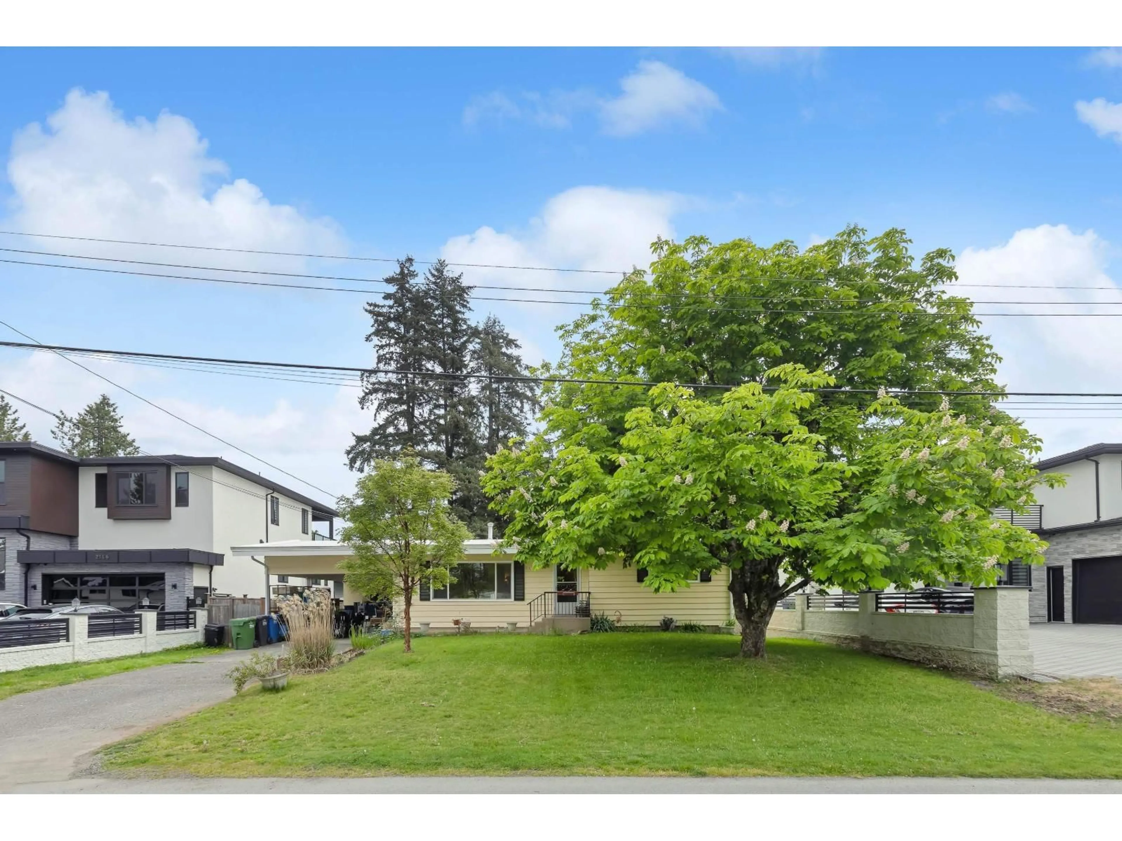 A pic from outside/outdoor area/front of a property/back of a property/a pic from drone, street for 2136 SHERWOOD, Abbotsford British Columbia V2T1B8